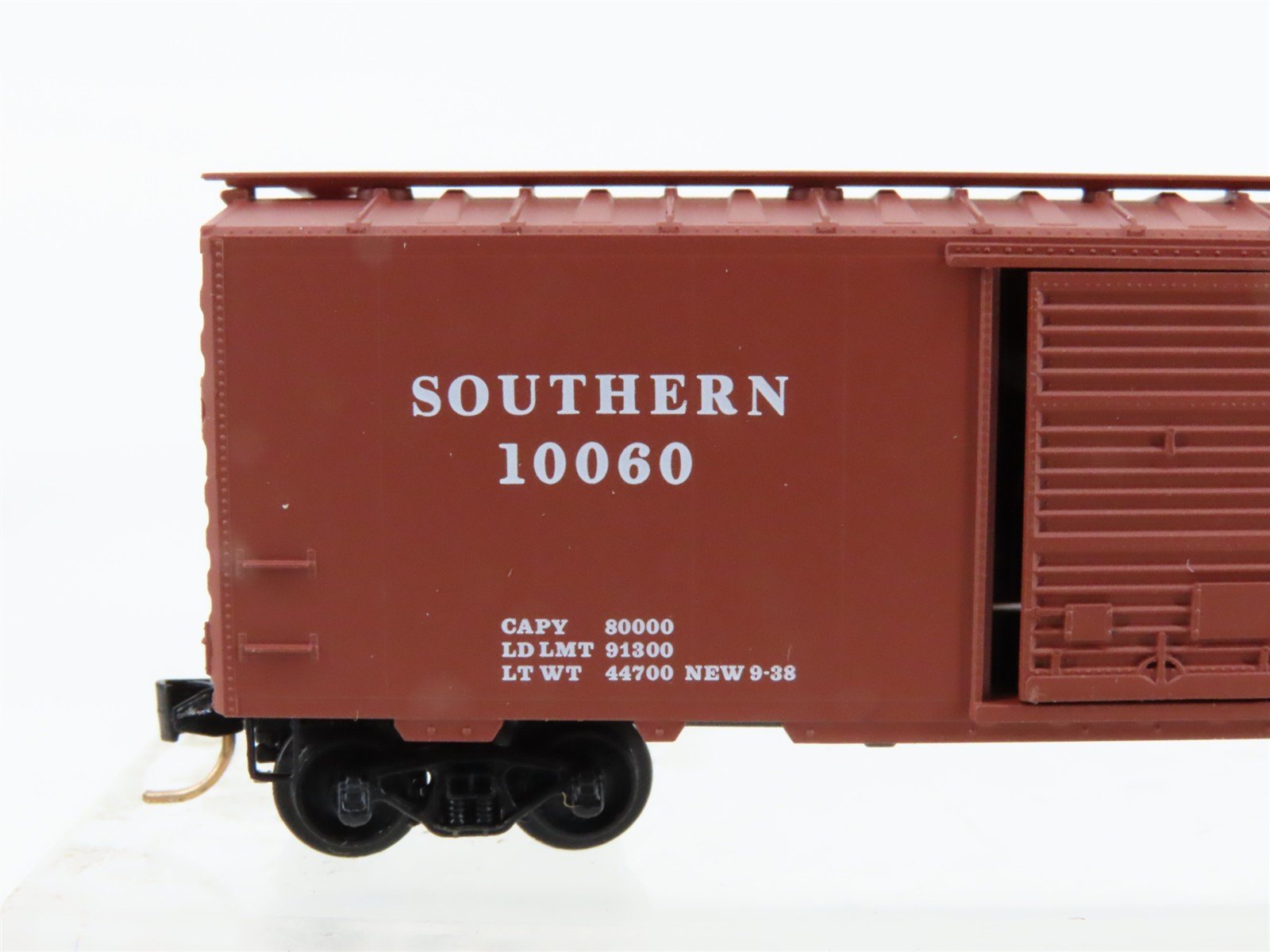 N Scale Micro-Trains 20530 SOU Southern Box Car 10060 RTR