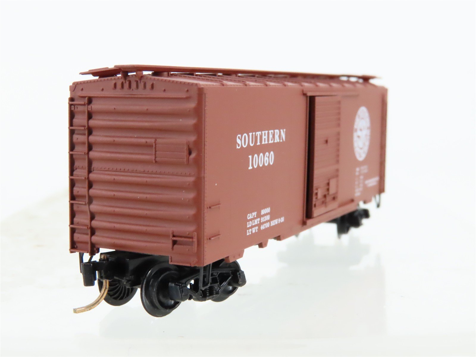 N Scale Micro-Trains 20530 SOU Southern Box Car 10060 RTR