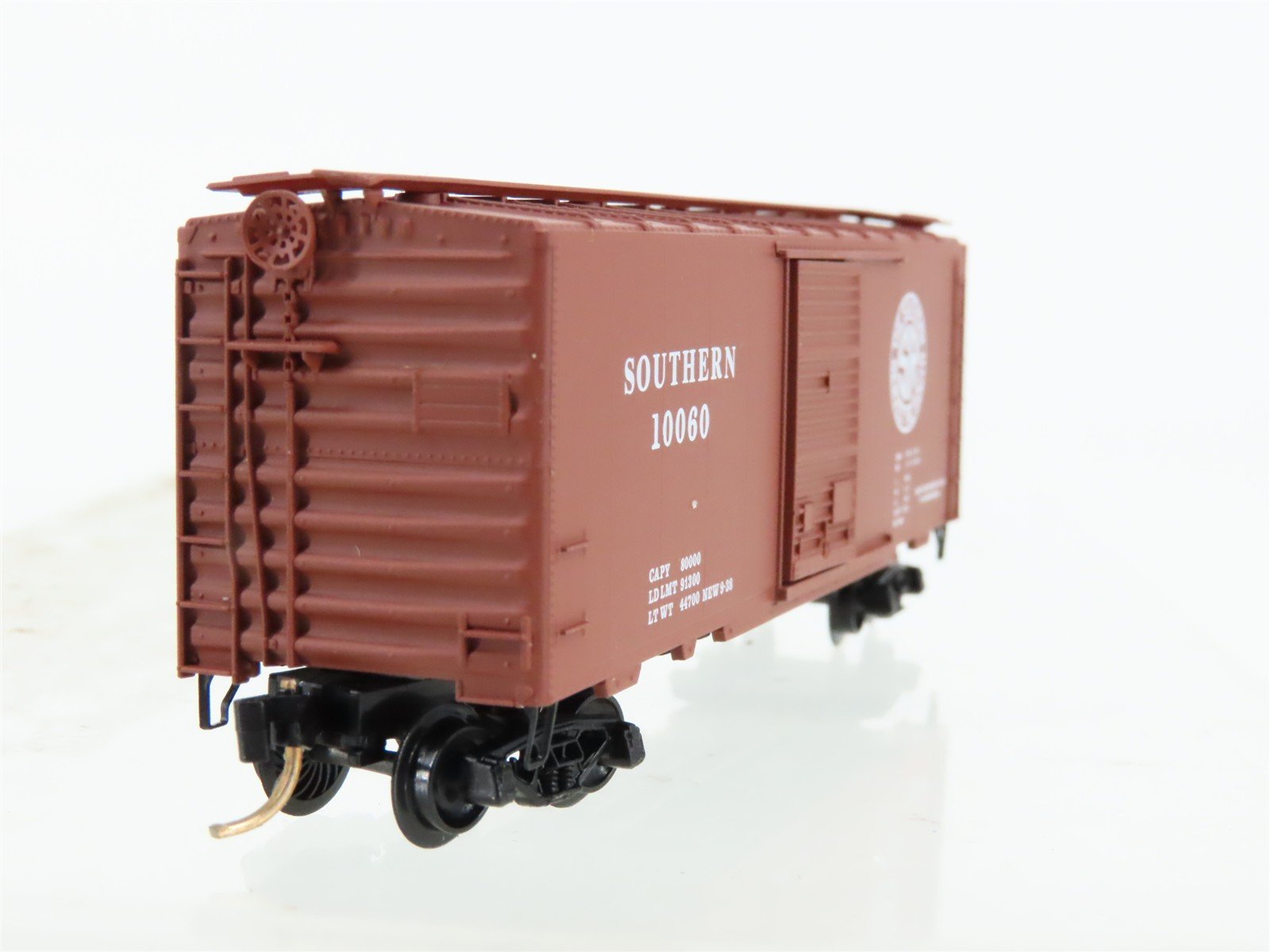 N Scale Micro-Trains 20530 SOU Southern Box Car 10060 RTR