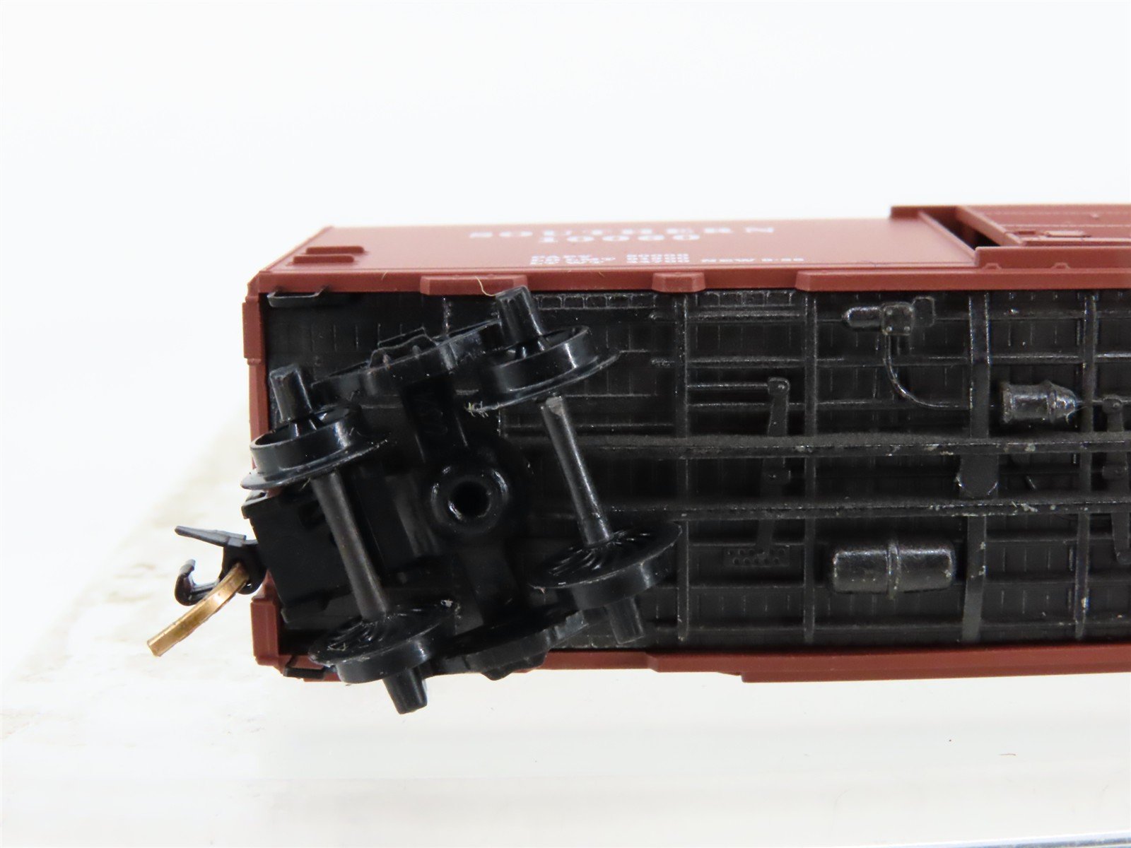N Scale Micro-Trains 20530 SOU Southern Box Car 10060 RTR