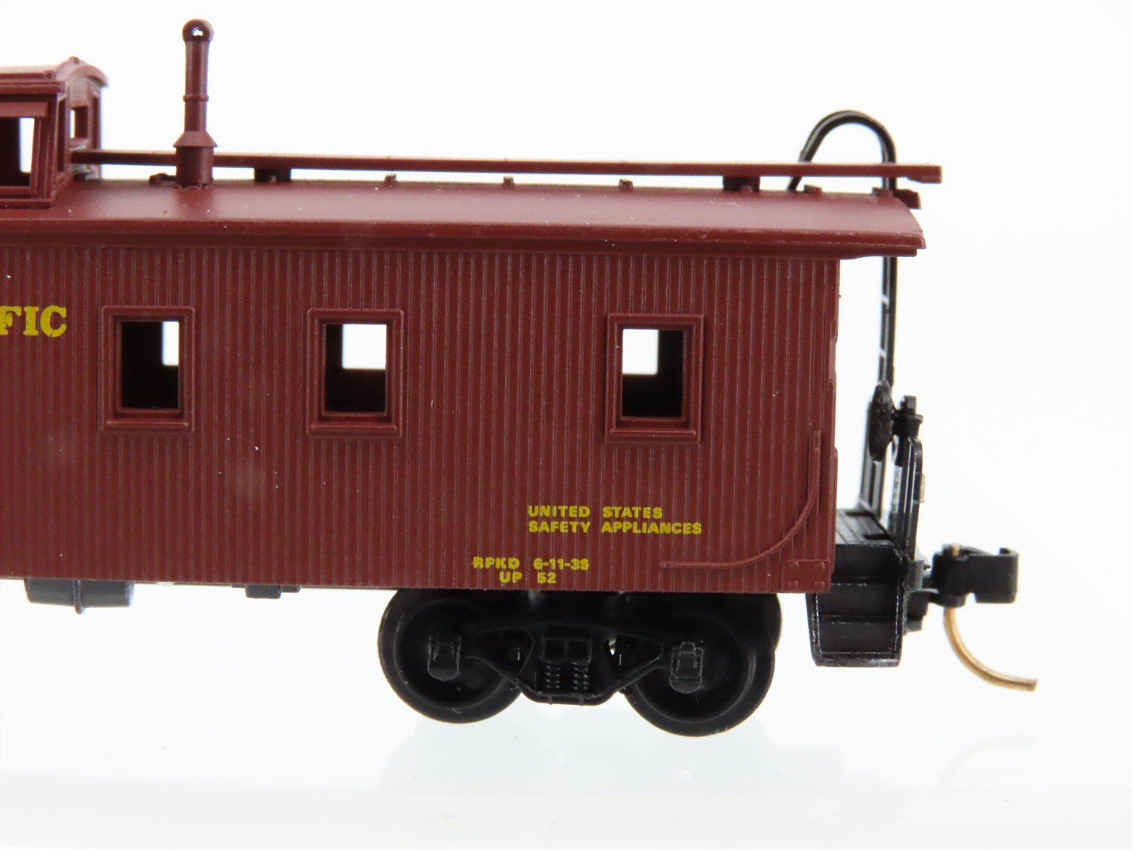 N Scale Kadee / Micro-Trains Line 50010 UP Union Pacific Caboose 3270 RTR
