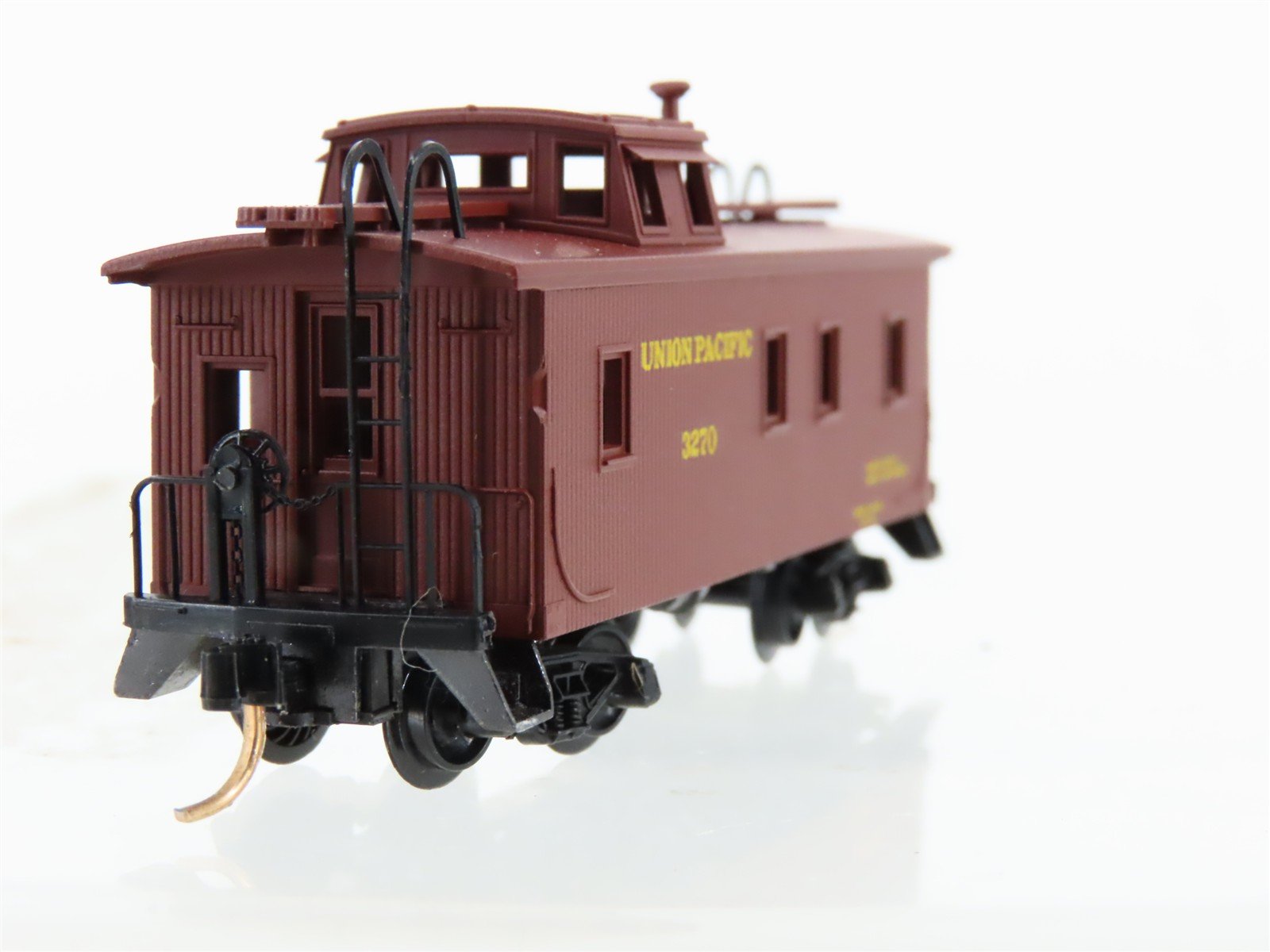 N Scale Kadee / Micro-Trains Line 50010 UP Union Pacific Caboose 3270 RTR