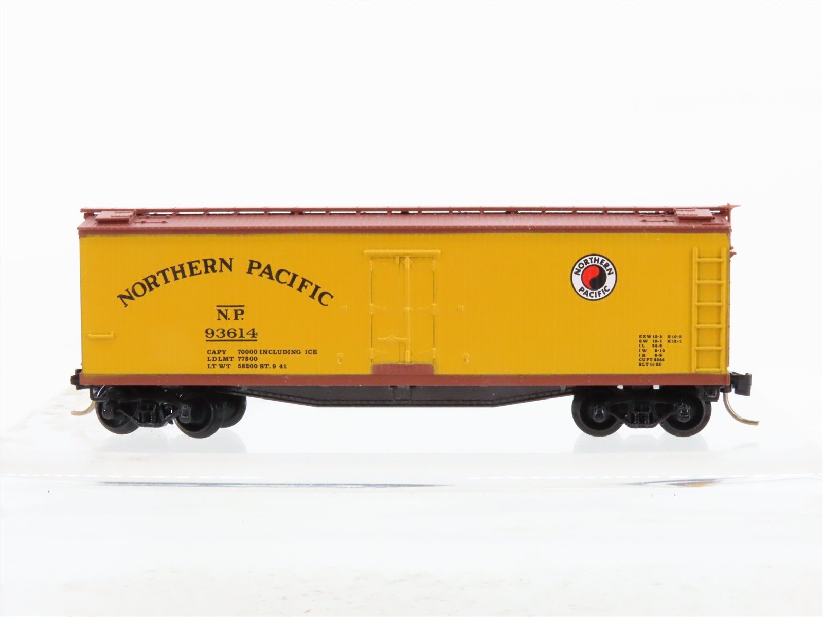 N Scale Micro-Trains 49260 NP Northern Pacific Reefer 93614 RTR