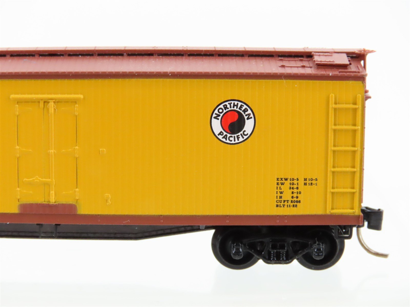 N Scale Micro-Trains 49260 NP Northern Pacific Reefer 93614 RTR
