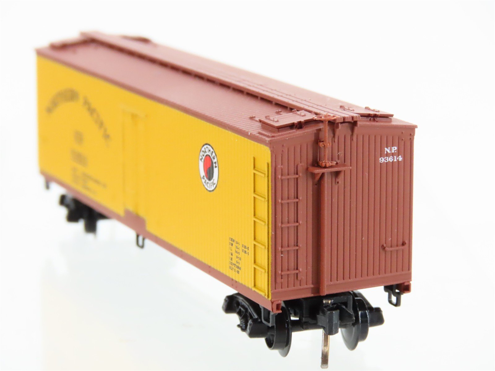 N Scale Micro-Trains 49260 NP Northern Pacific Reefer 93614 RTR