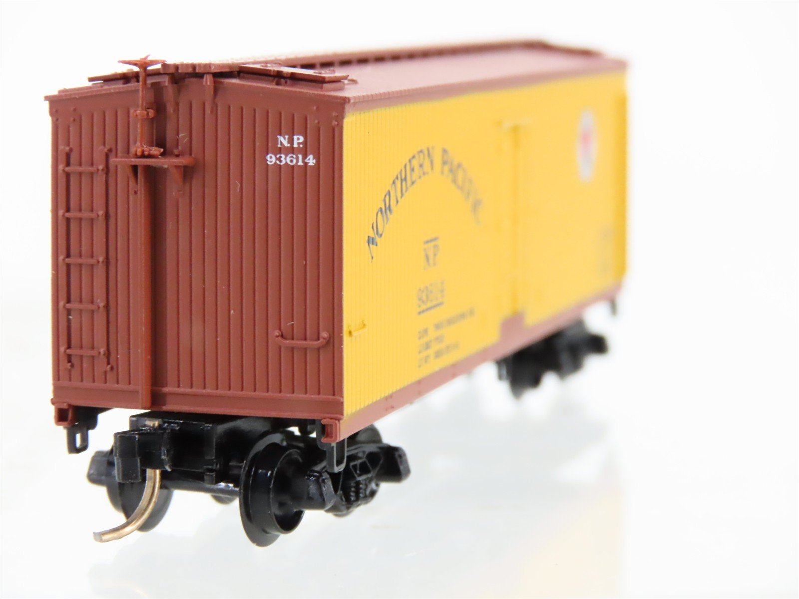 N Scale Micro-Trains 49260 NP Northern Pacific Reefer 93614 RTR