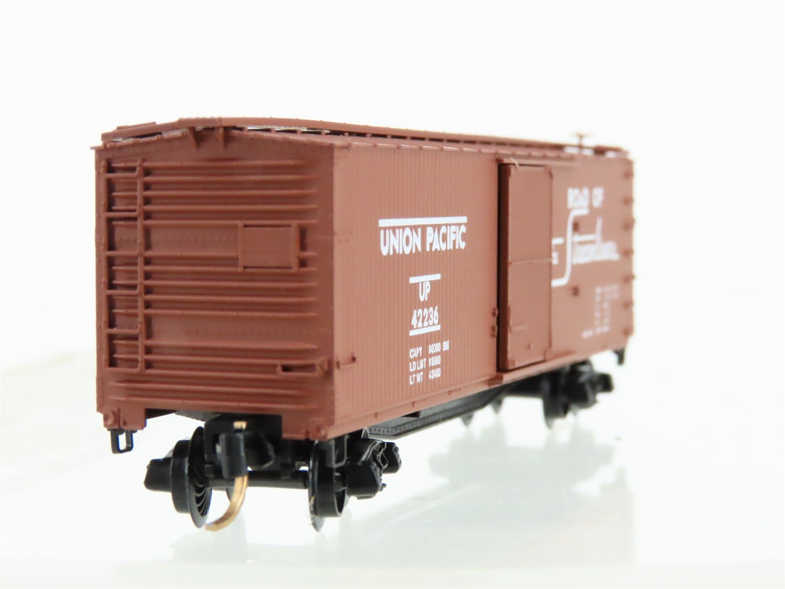 N Scale Micro-Trains 39010 UP Union Pacific Box Car 42236 RTR