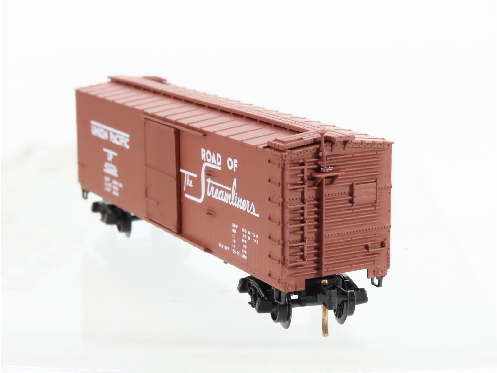 N Scale Micro-Trains 39010 UP Union Pacific Box Car 42236 RTR