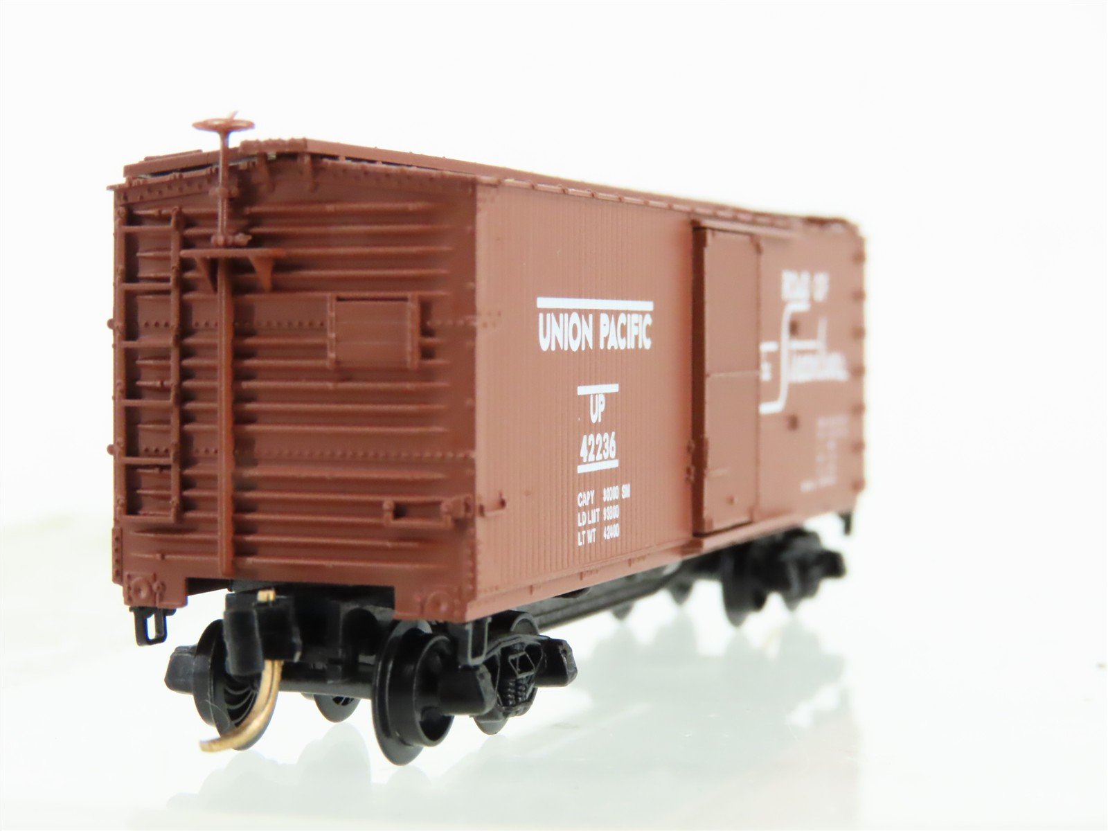N Scale Micro-Trains 39010 UP Union Pacific Box Car 42236 RTR