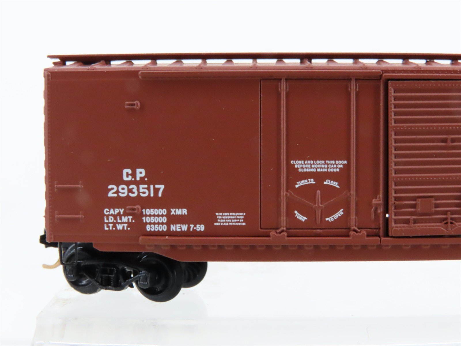 N Scale Micro-Trains 33090 CP Canadian Pacific Box Car 293517 RTR