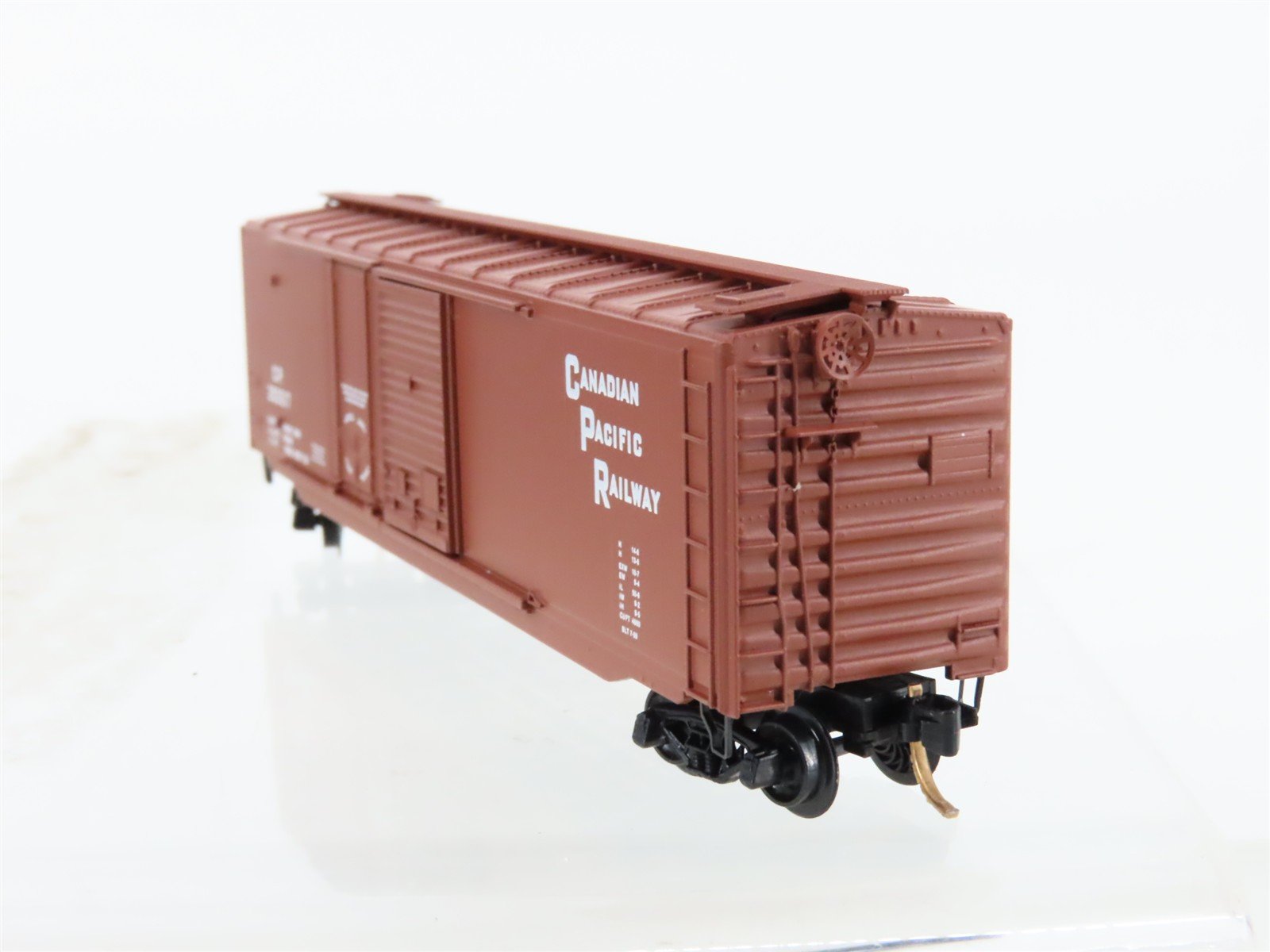 N Scale Micro-Trains 33090 CP Canadian Pacific Box Car 293517 RTR