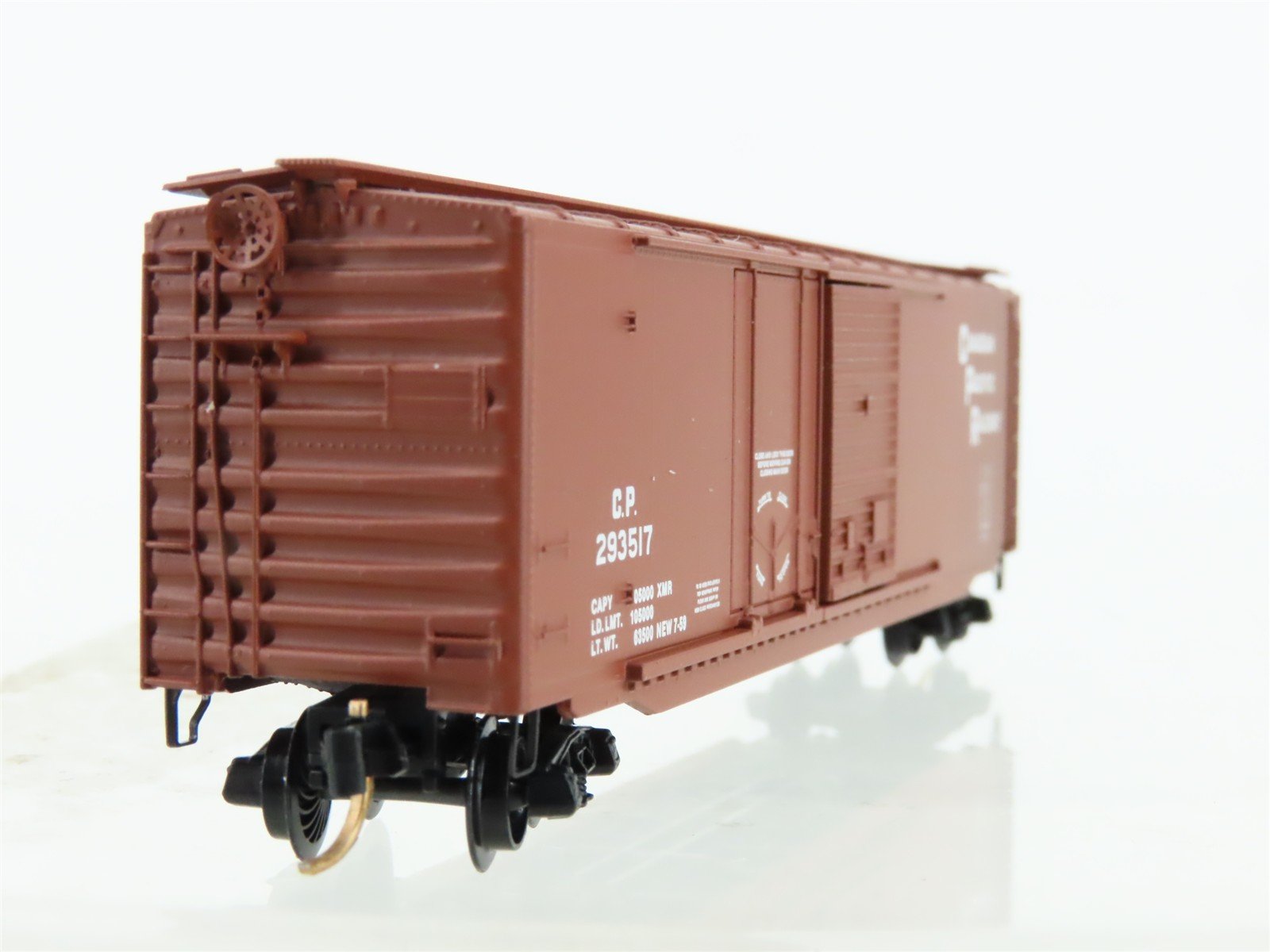 N Scale Micro-Trains 33090 CP Canadian Pacific Box Car 293517 RTR