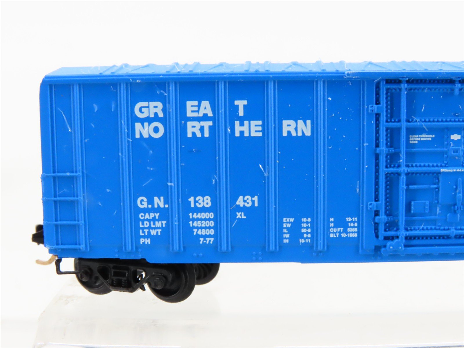 N Scale Micro-Trains 27070 GN Great Northern Box Car 138431 RTR