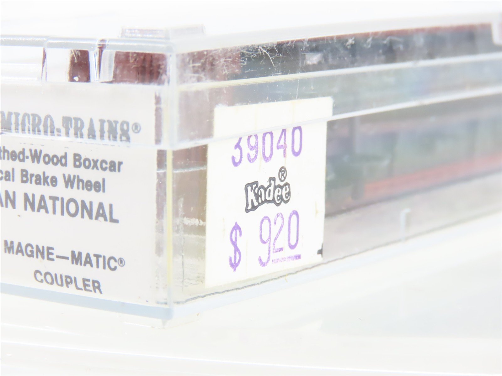 N Scale Micro-Trains 39040 CN Canadian National Box Car 539264 RTR