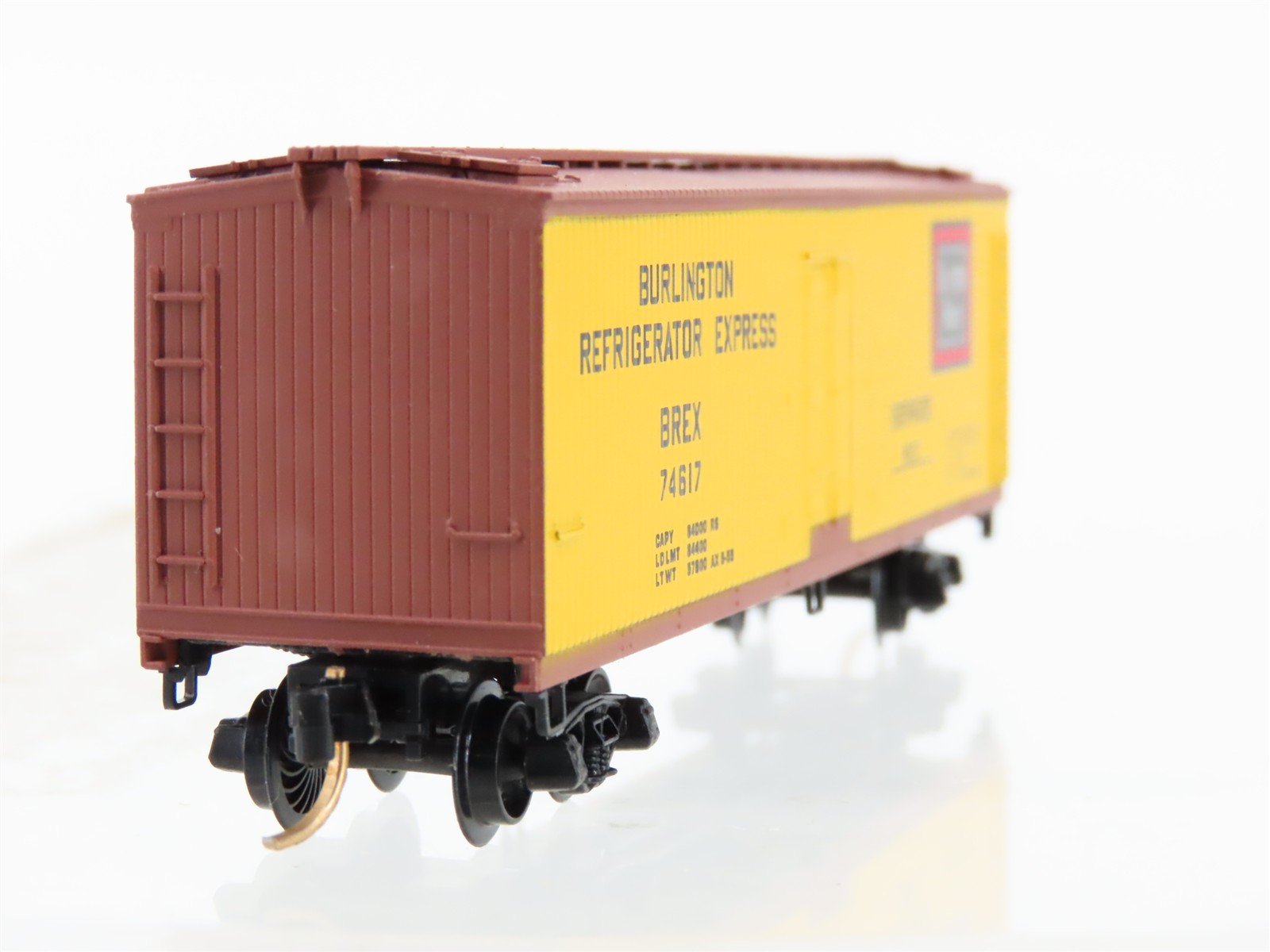 N Scale Micro-Trains 47280 BREX Burlington Refrigerator Express Reefer 74617 RTR