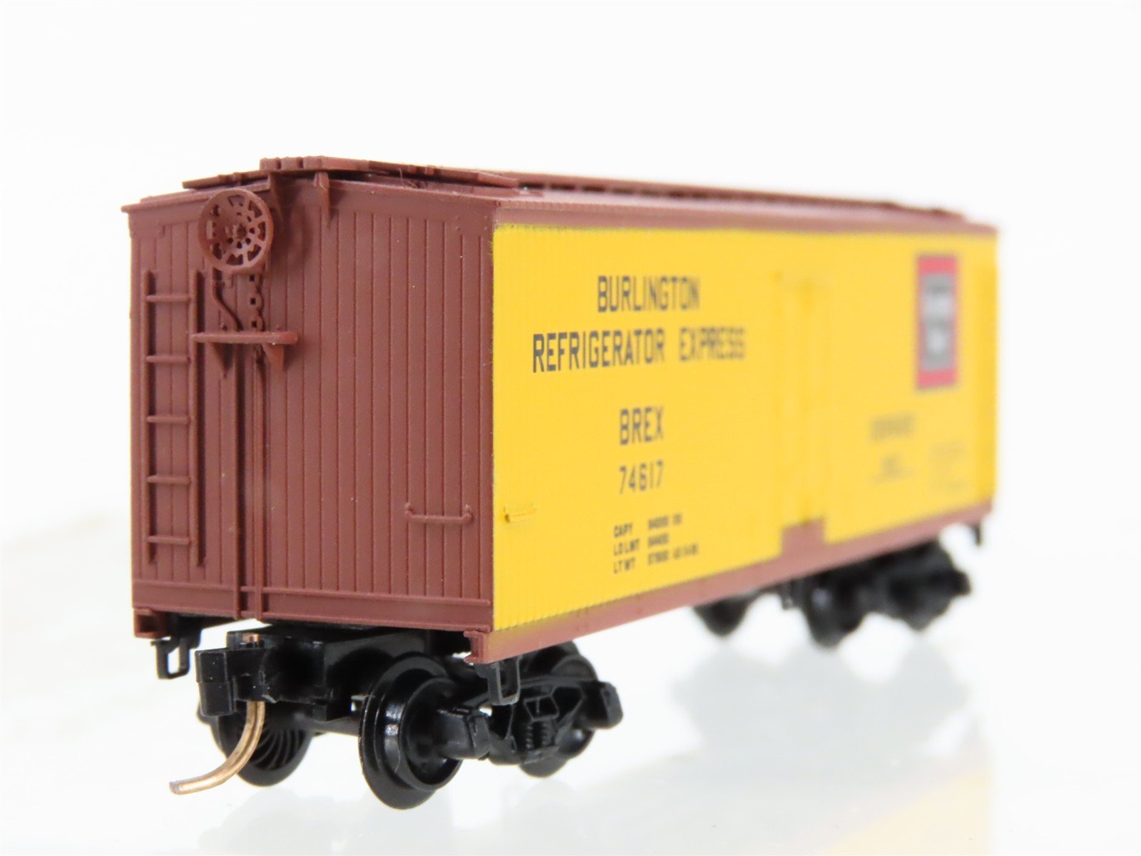 N Scale Micro-Trains 47280 BREX Burlington Refrigerator Express Reefer 74617 RTR