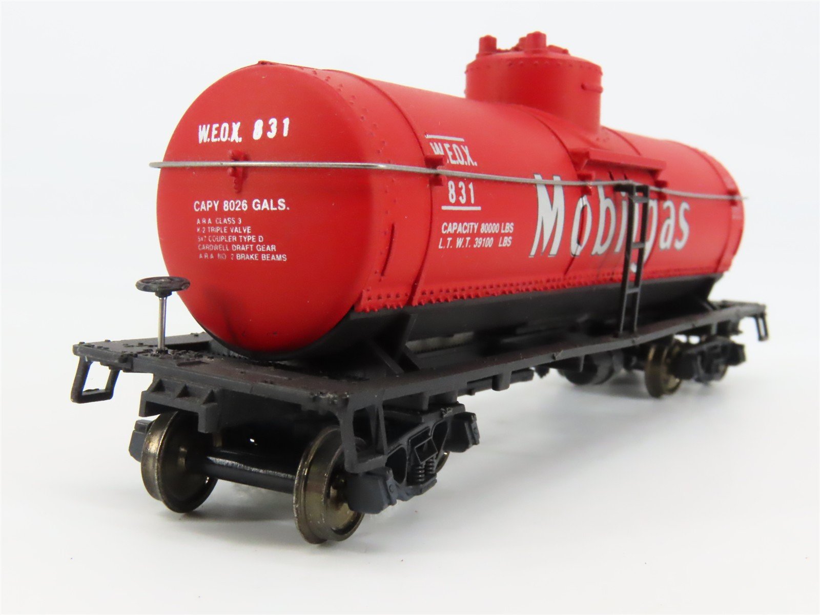 HO Scale Walthers 932-9084 Mobilgas Single Dome Tank Cars 3-Pack
