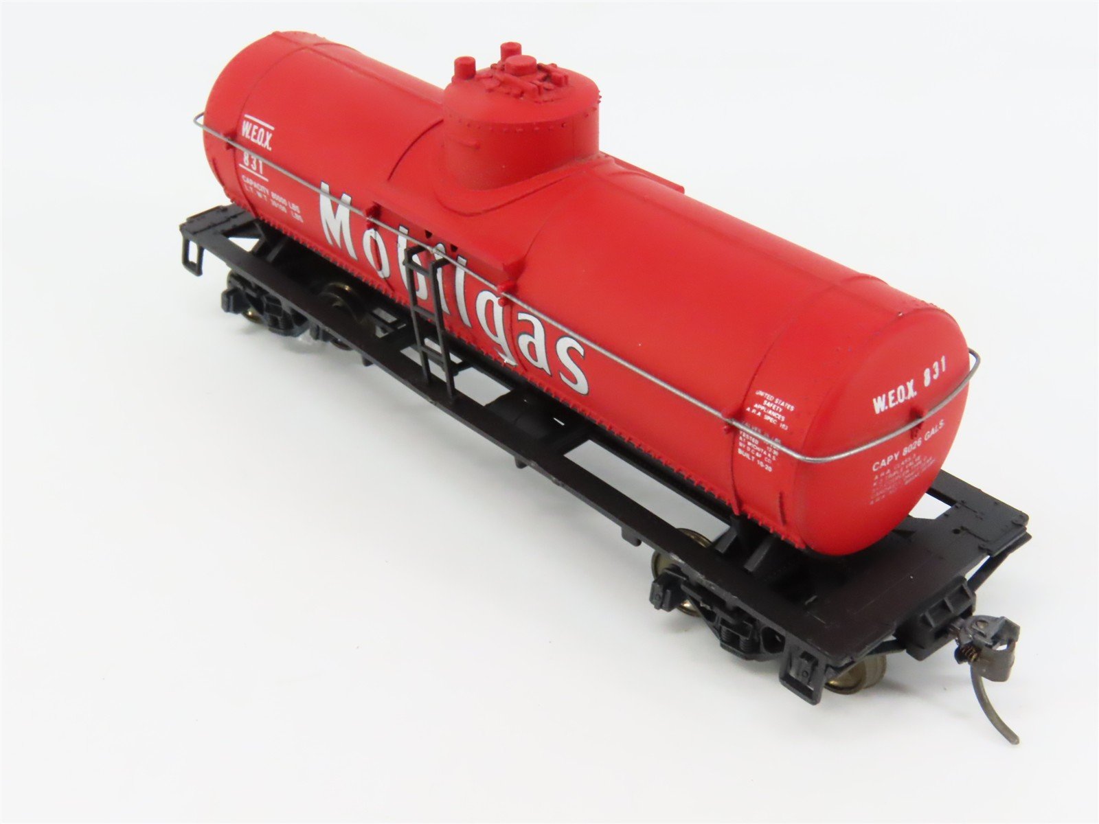 HO Scale Walthers 932-9084 Mobilgas Single Dome Tank Cars 3-Pack