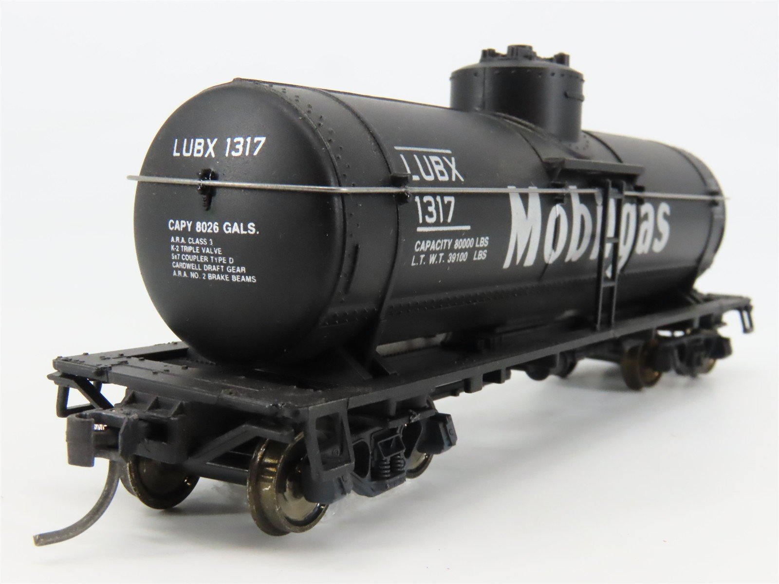 HO Scale Walthers 932-9084 Mobilgas Single Dome Tank Cars 3-Pack