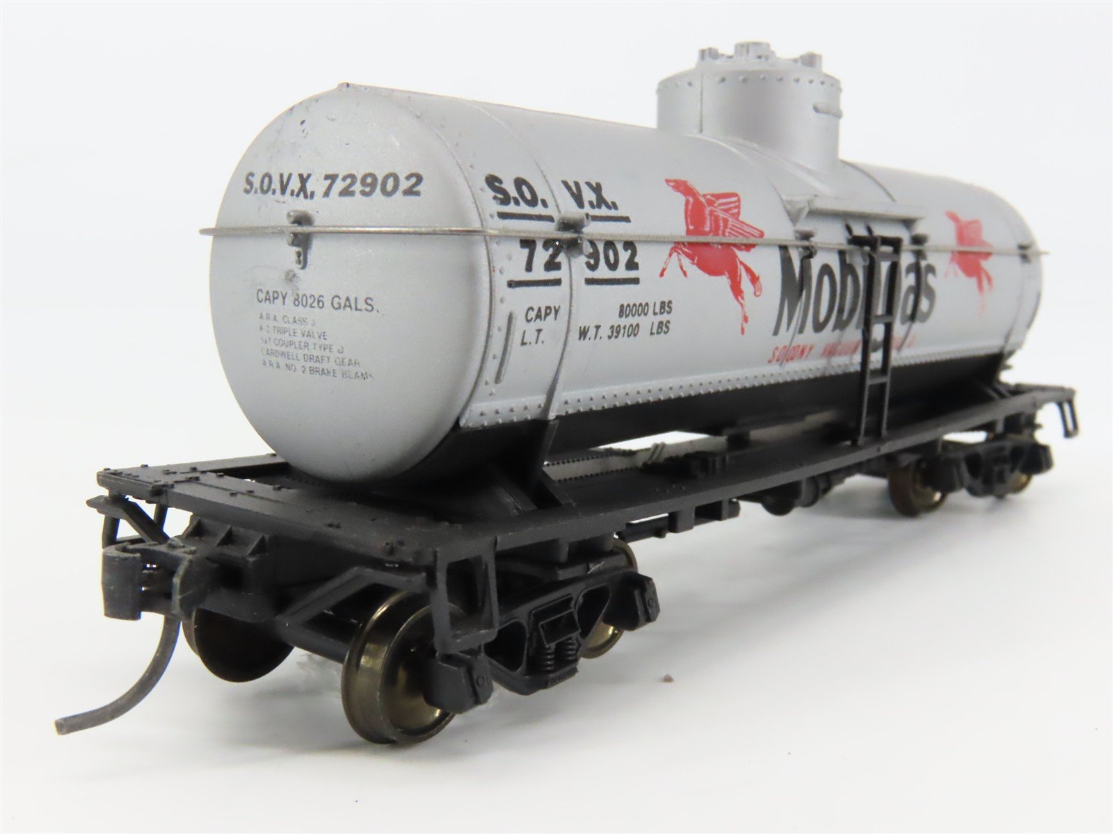 HO Scale Walthers 932-9084 Mobilgas Single Dome Tank Cars 3-Pack