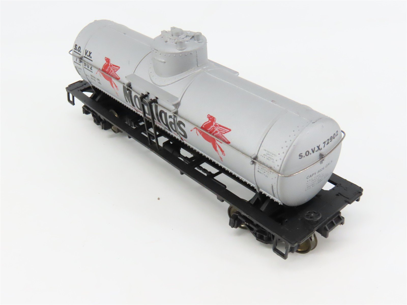 HO Scale Walthers 932-9084 Mobilgas Single Dome Tank Cars 3-Pack