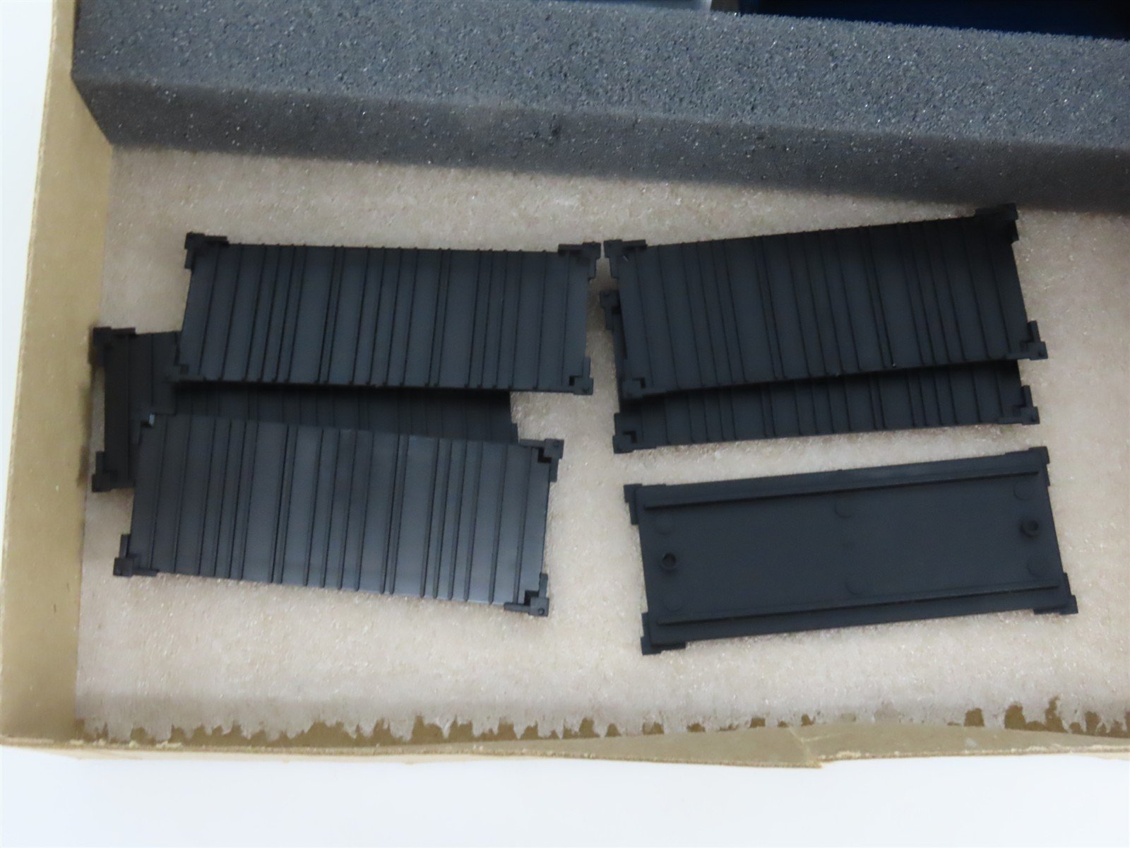 HO Athearn SE 2321 Morflot, Maritainer, CGM, CMA, & More 20' Containers 6-Pack
