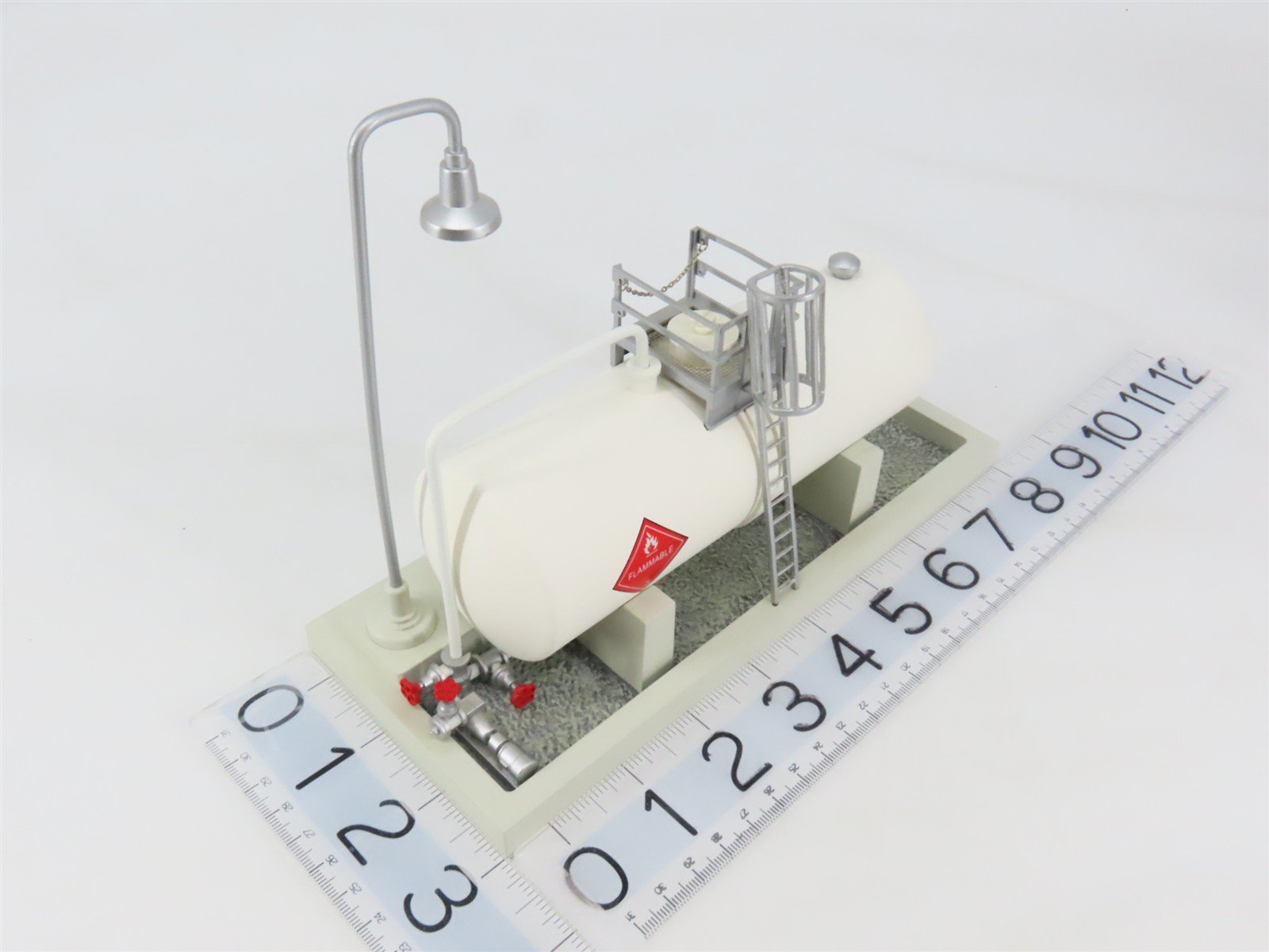 O 1/48 Scale Lionel 6-14143 Industrial Tank - Lighted