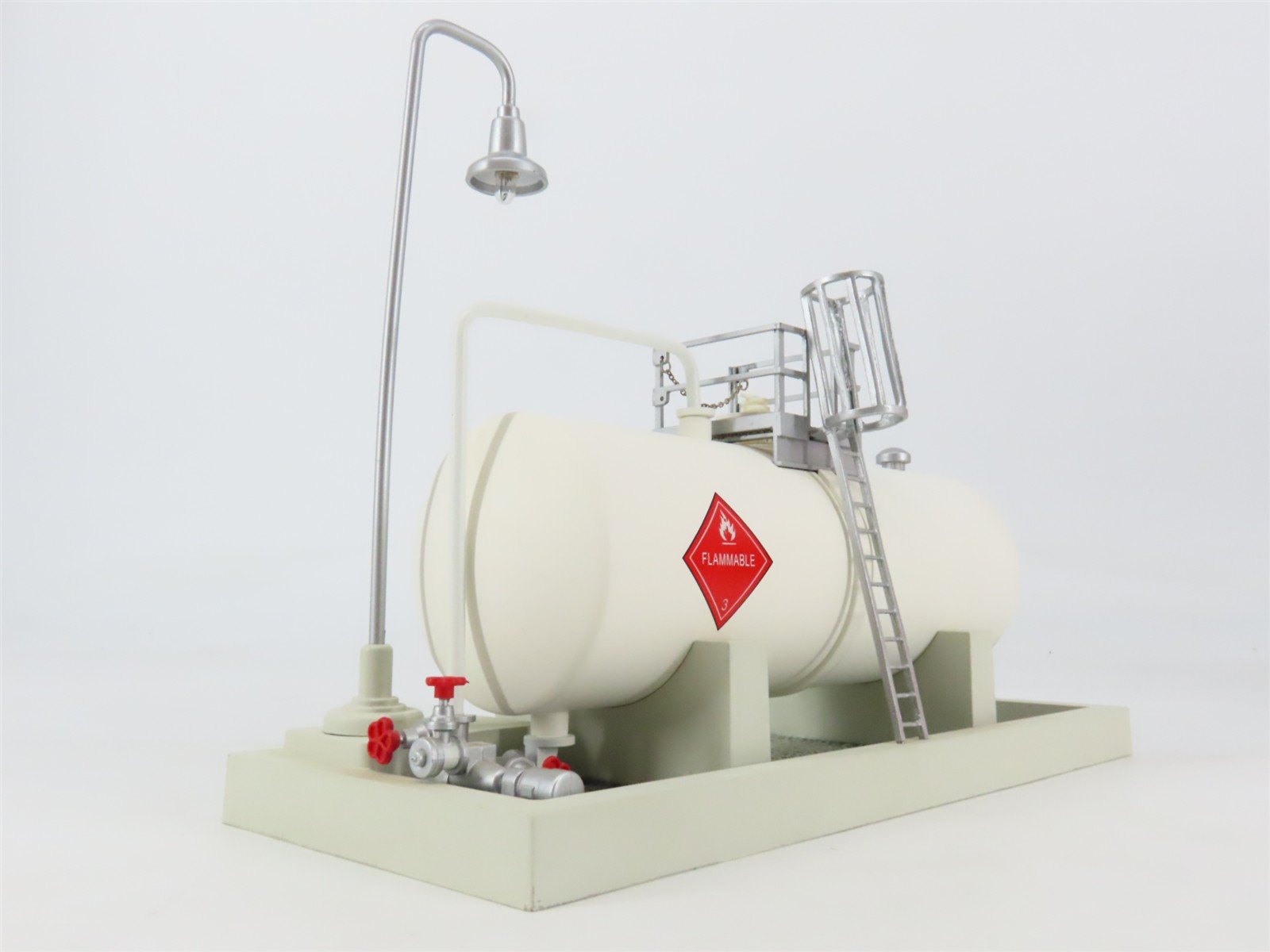 O 1/48 Scale Lionel 6-14143 Industrial Tank - Lighted