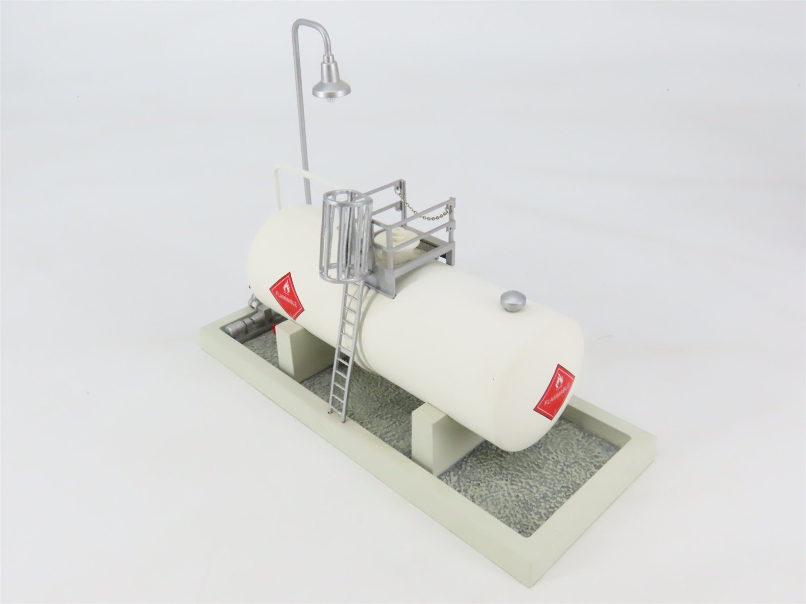 O 1/48 Scale Lionel 6-14143 Industrial Tank - Lighted