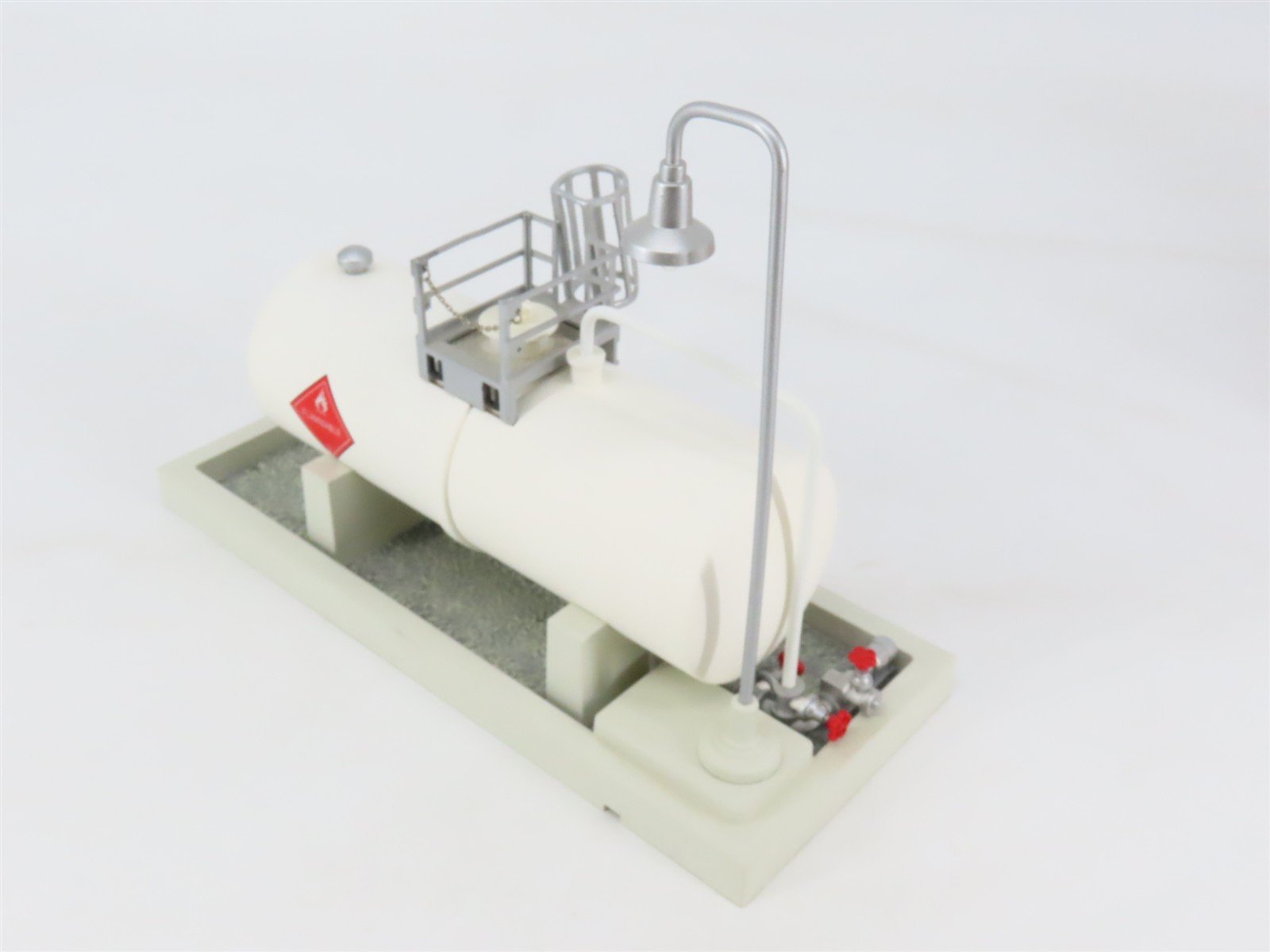 O 1/48 Scale Lionel 6-14143 Industrial Tank - Lighted