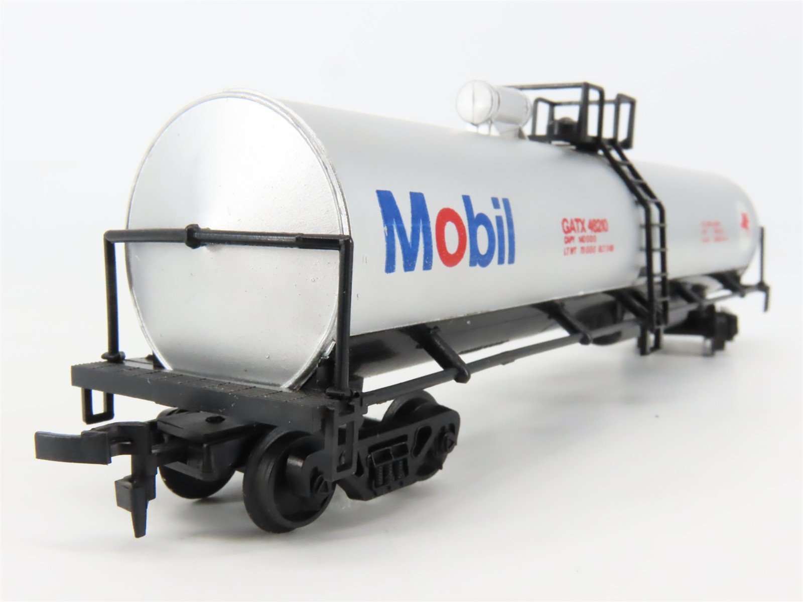 HO Scale Model Power 9085 GATX Mobil Gas Tank Car #46210