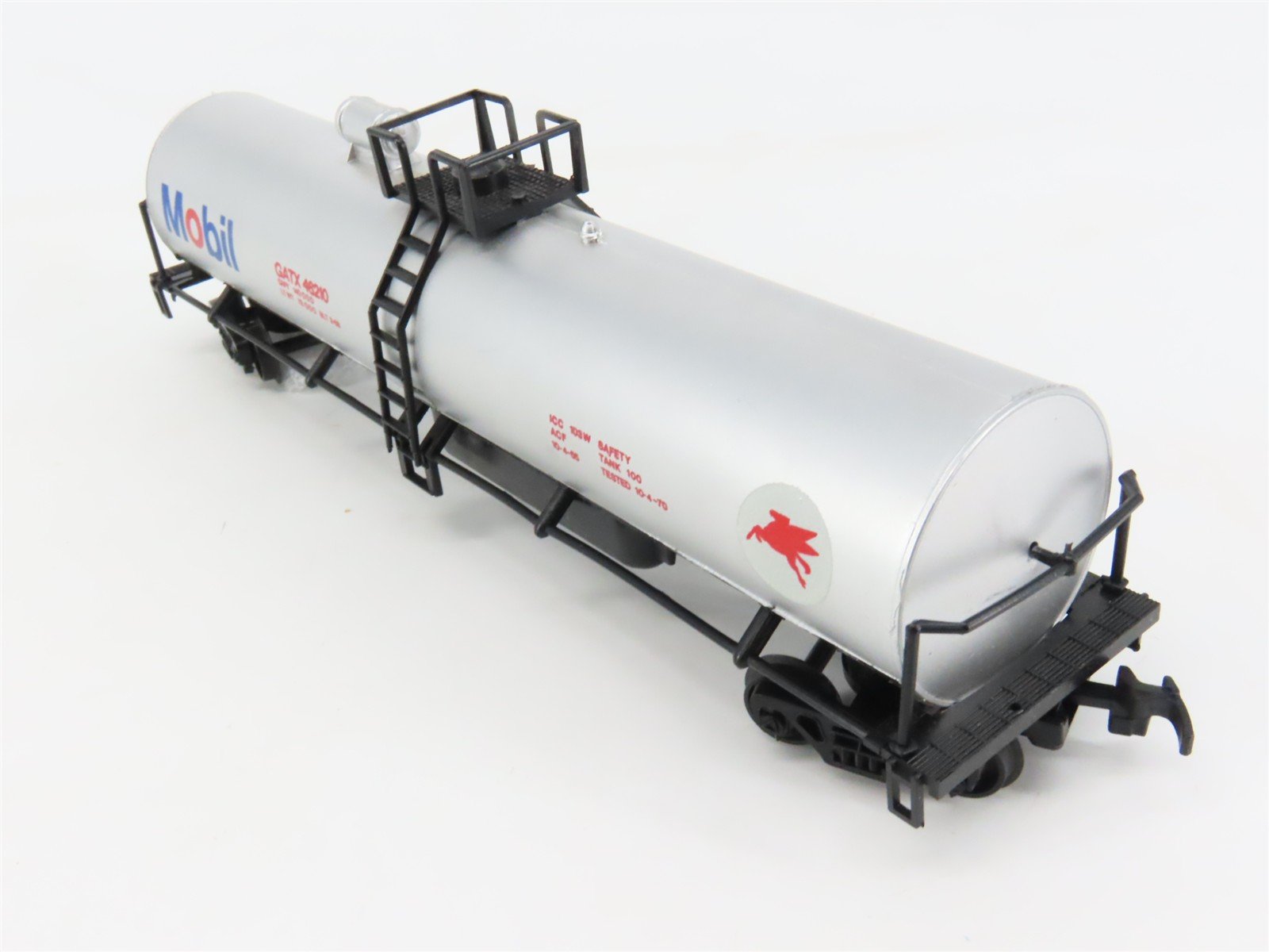HO Scale Model Power 9085 GATX Mobil Gas Tank Car #46210