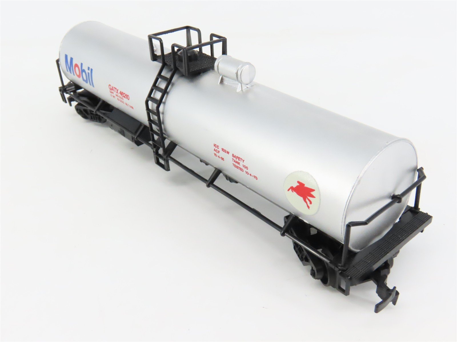 HO Scale Model Power 9085 GATX Mobil Gas Tank Car #46210