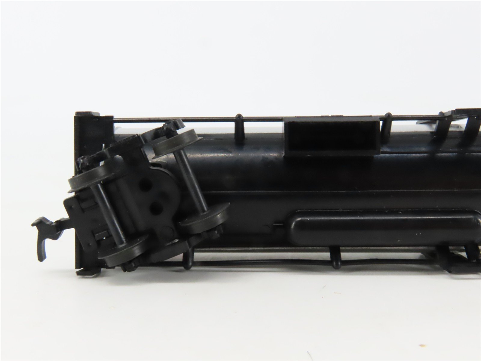 HO Scale Model Power 9085 GATX Mobil Gas Tank Car #46210