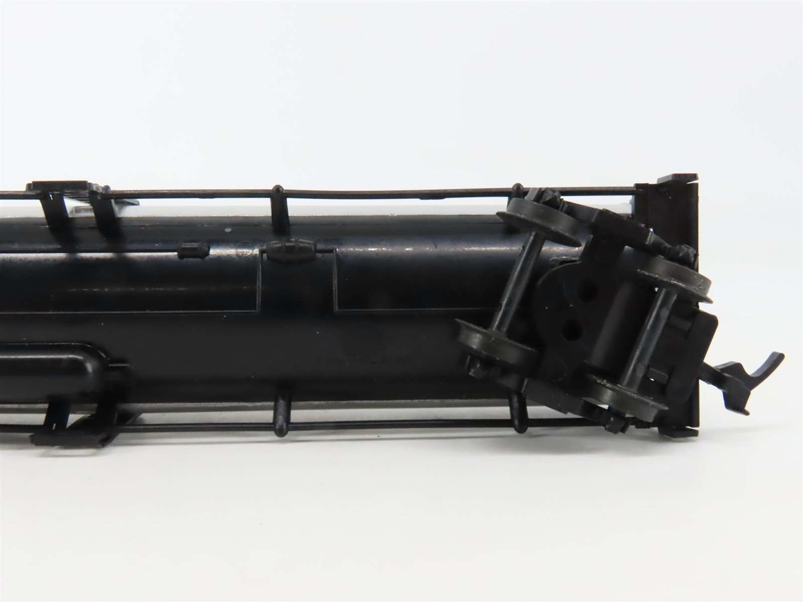 HO Scale Model Power 9085 GATX Mobil Gas Tank Car #46210