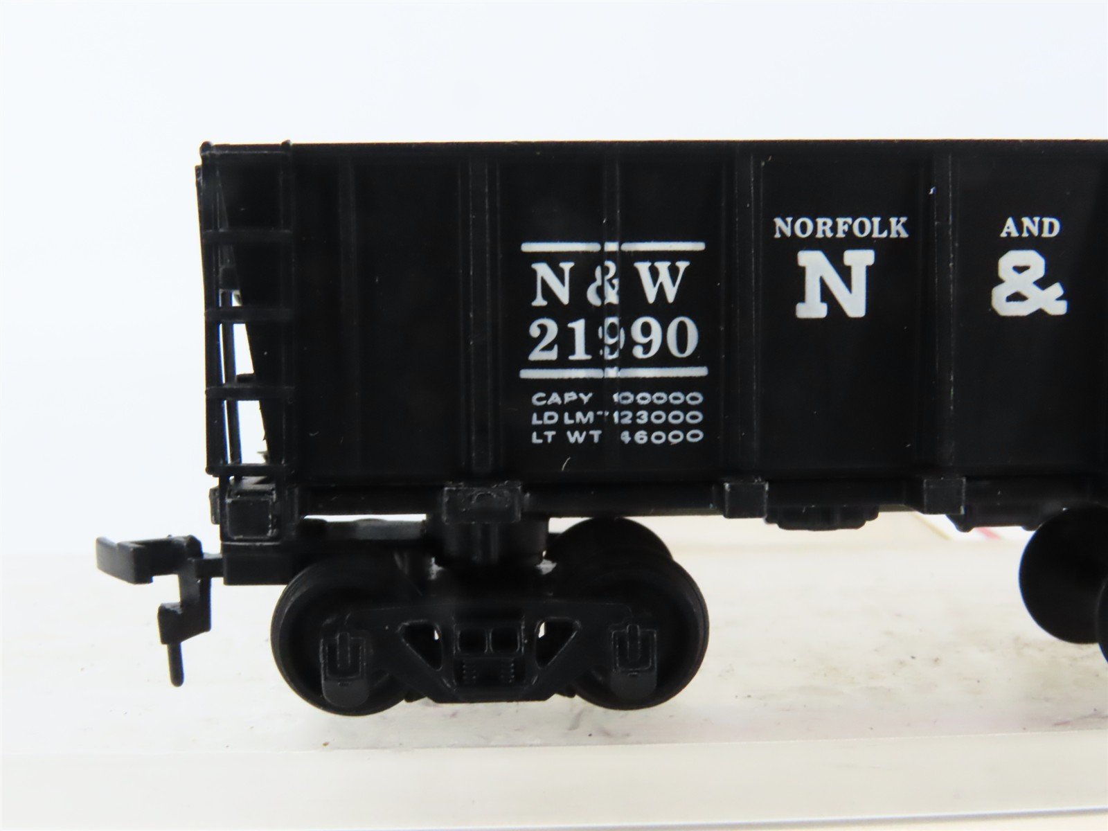 HO Scale Bachmann 43-1075-A4 N&W Norfolk & Western Railroad 27' Ore Car #21990