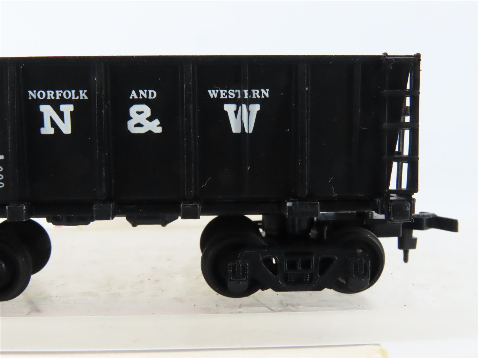HO Scale Bachmann 43-1075-A4 N&W Norfolk & Western Railroad 27' Ore Car #21990