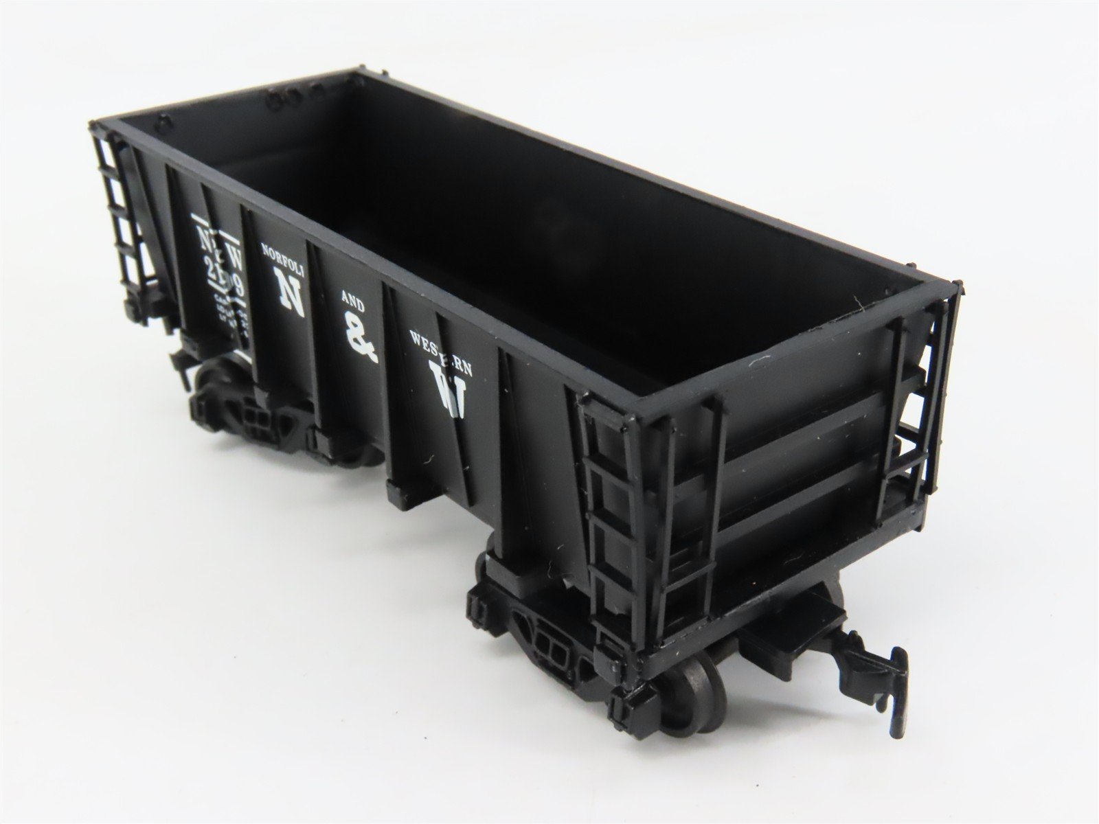 HO Scale Bachmann 43-1075-A4 N&W Norfolk & Western Railroad 27' Ore Car #21990