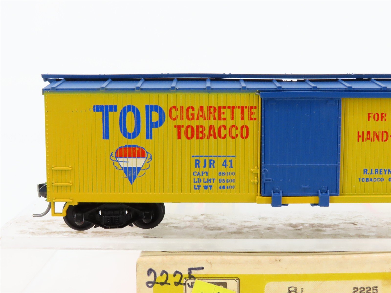 HO Scale Train-Miniature Tobacco Road Series 2225 RJR Top Cigarettes Box Car #41
