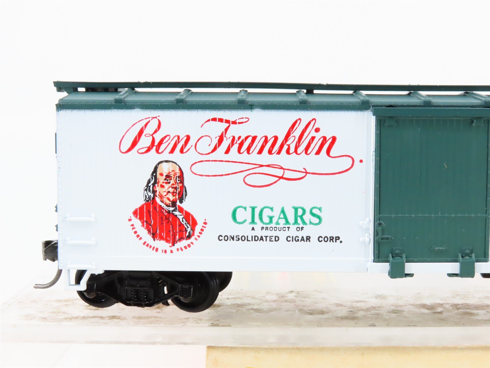 HO Scale Train-Miniature Tobacco Road 2038 CCCX Ben Franklin Cigars Box Car #206