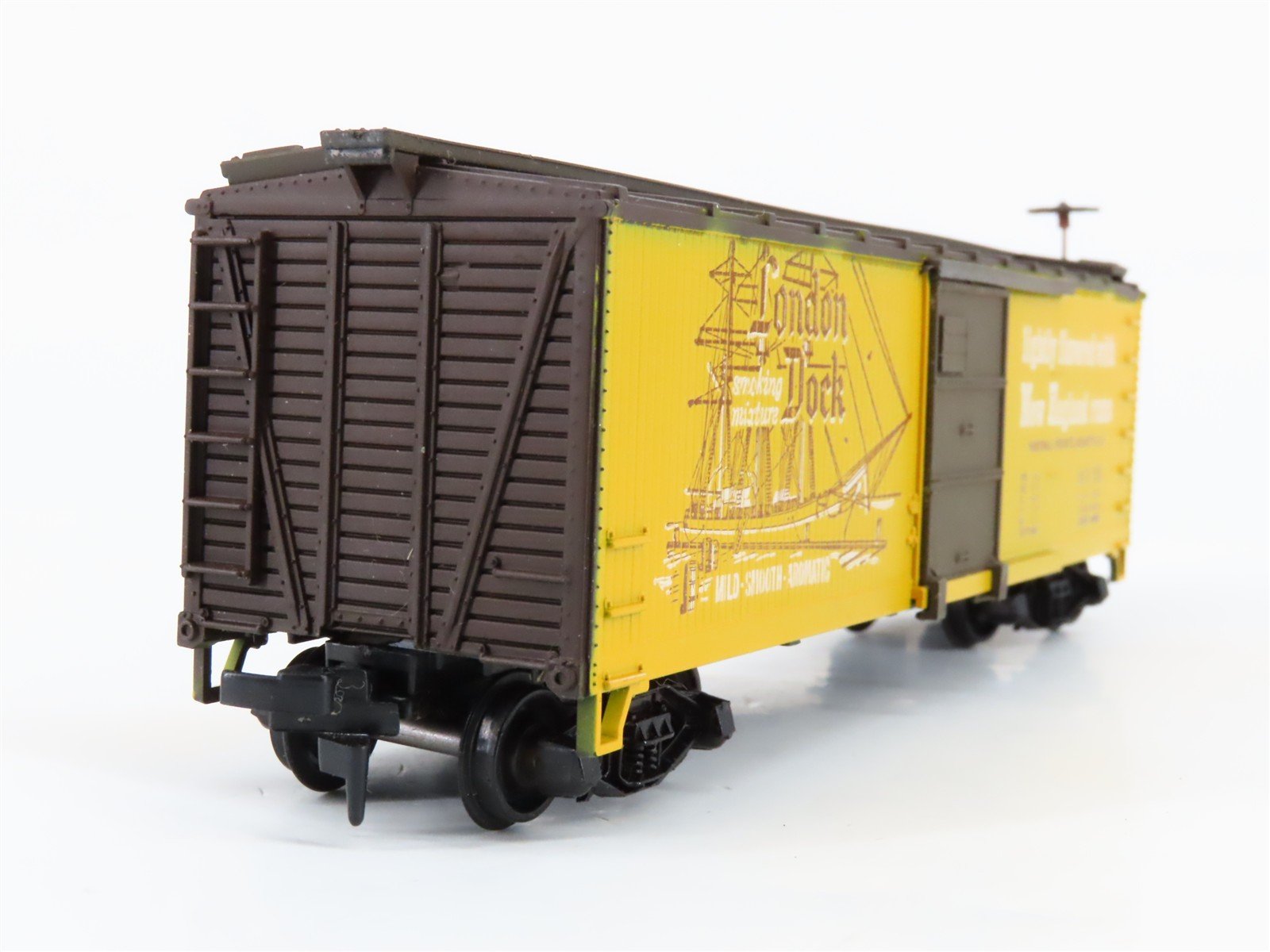 HO Scale Train-Miniature WP London Dock Tobacco 40' Single Door Box Car #305