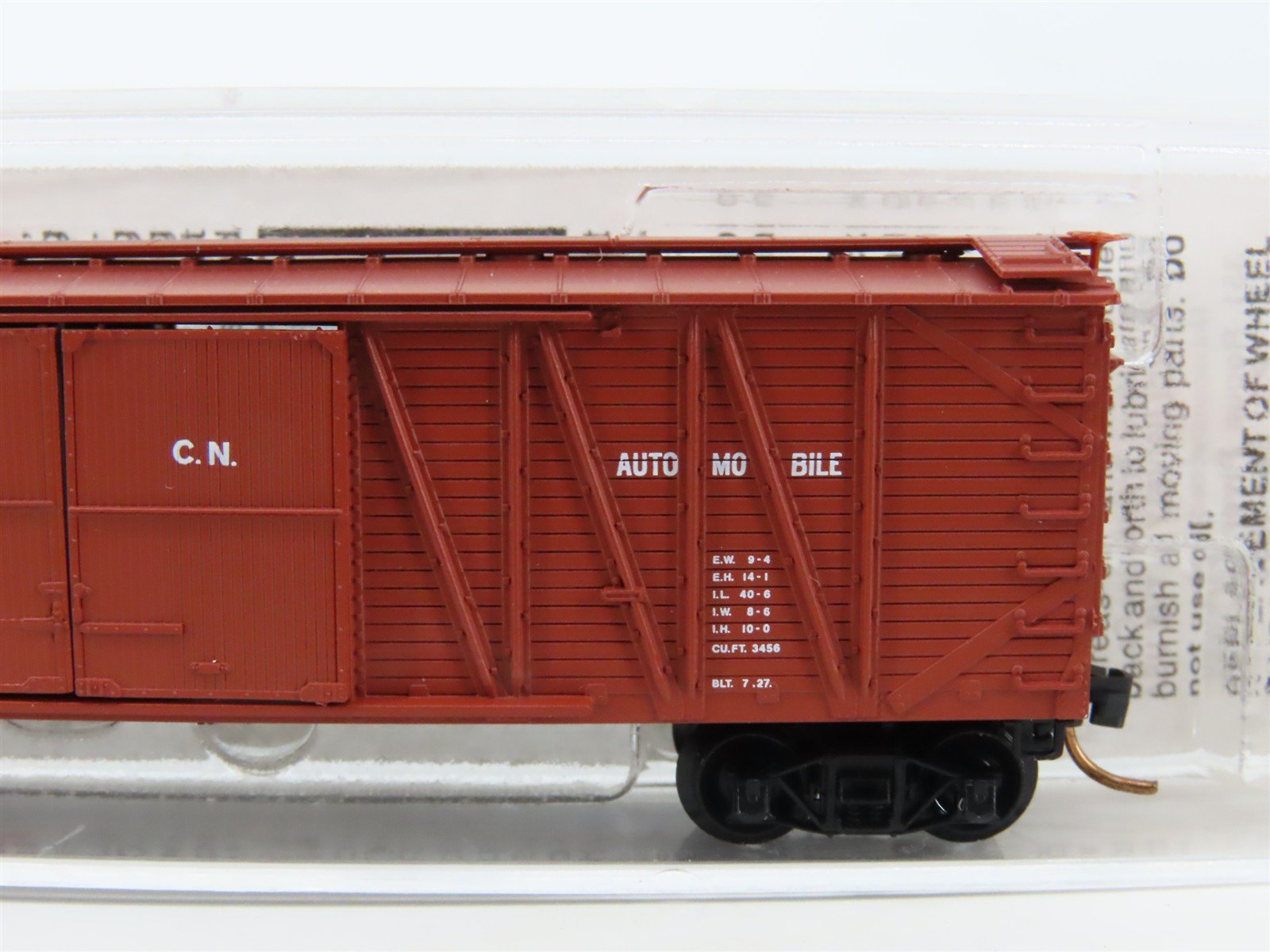 N Micro-Trains MTL 40010 CN Canadian National 40' Outside Braced Box Car #582593