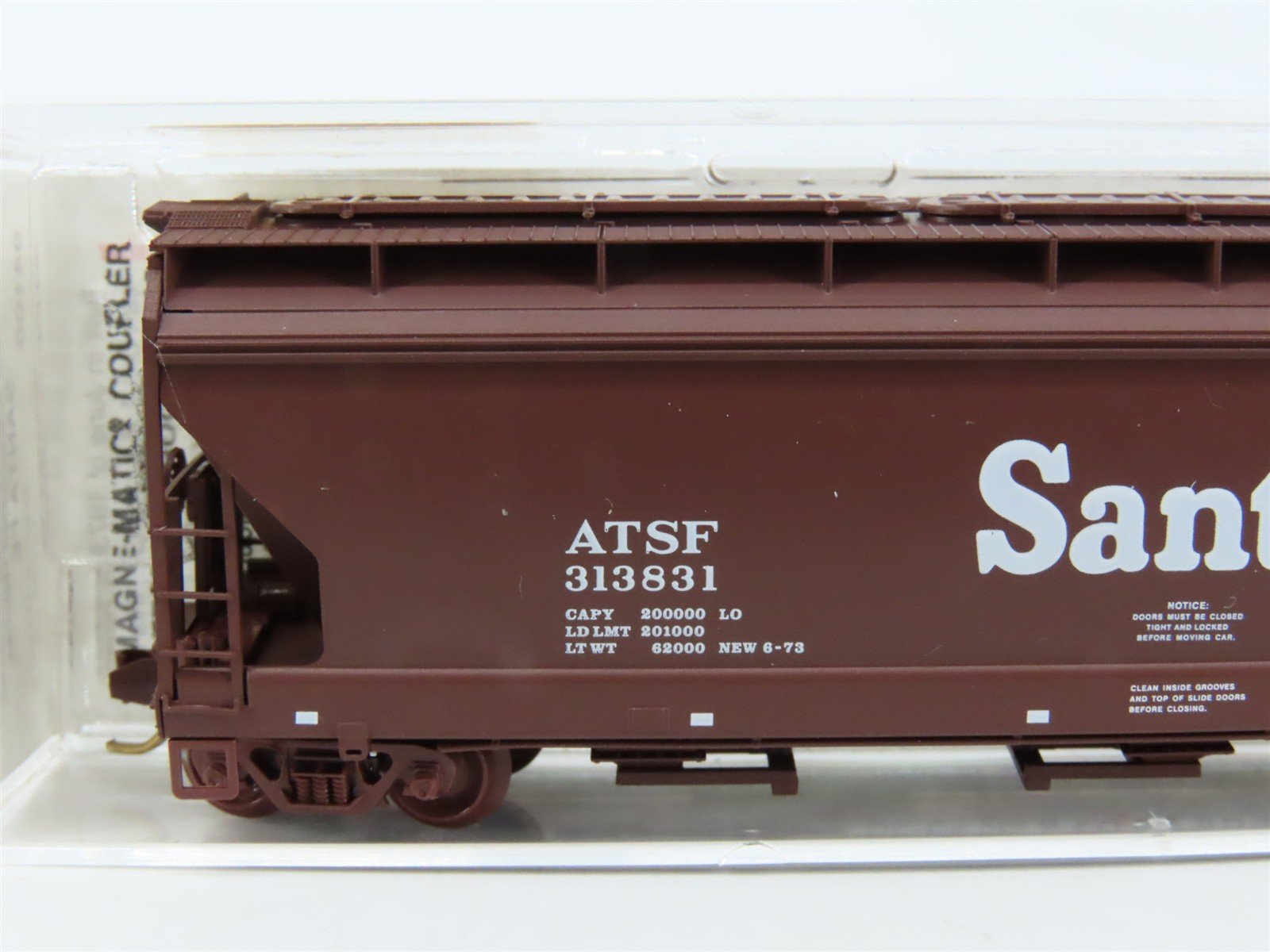 N Micro-Trains MTL 94100 ATSF Santa Fe 3-Bay CenterFlow Covered Hopper #313831