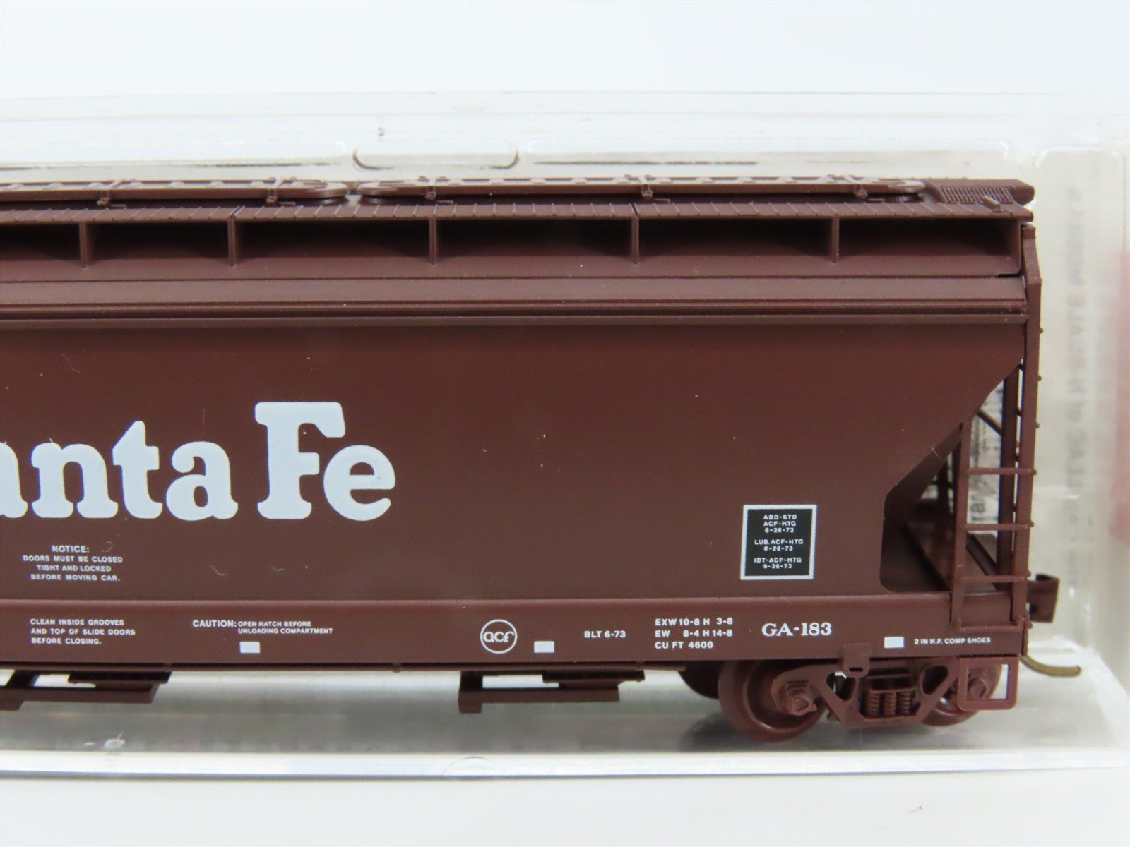 N Micro-Trains MTL 94100 ATSF Santa Fe 3-Bay CenterFlow Covered Hopper #313831