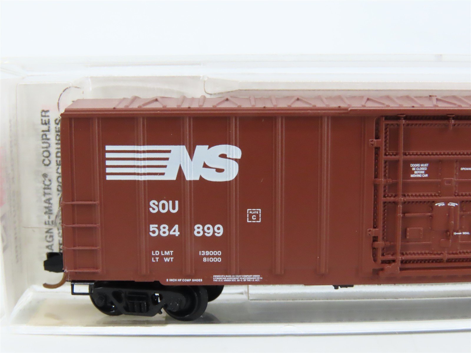 N Micro-Trains MTL 27230 NS Northern Southern 50' Plug Door Box Car #584899