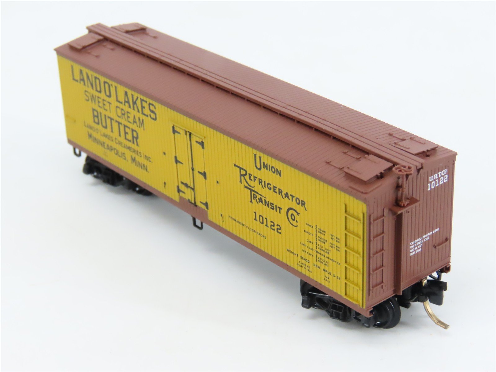 N Micro-Trains MTL URTC Land O'Lakes Sweet Cream Butter 40' Wood Reefer #10122