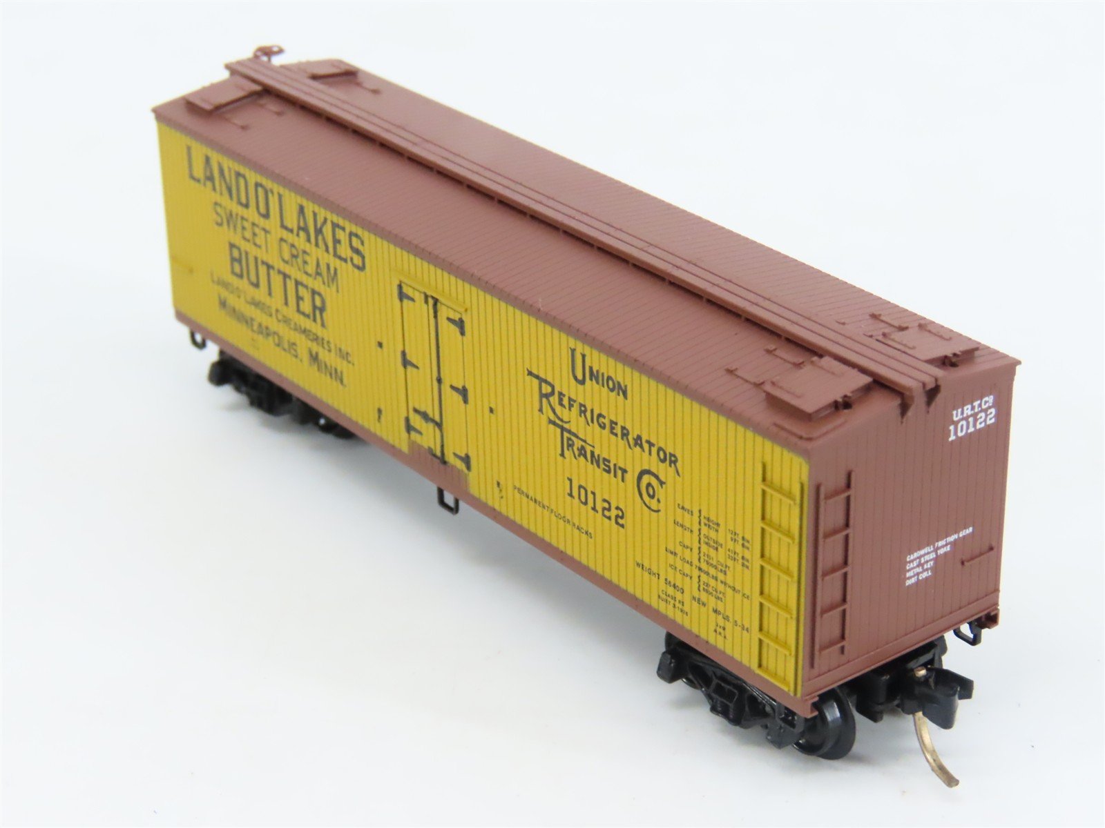 N Micro-Trains MTL URTC Land O'Lakes Sweet Cream Butter 40' Wood Reefer #10122