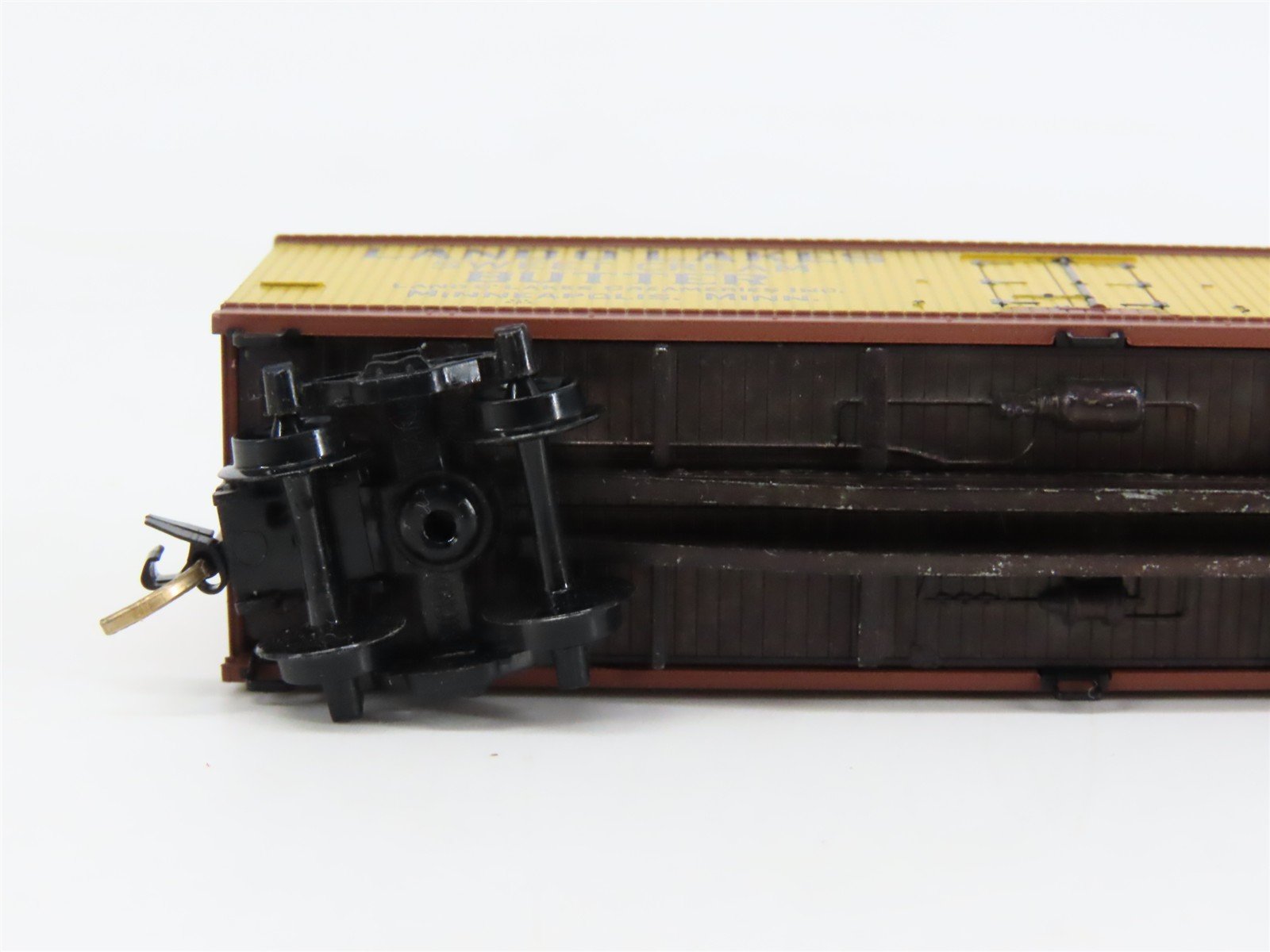 N Micro-Trains MTL URTC Land O'Lakes Sweet Cream Butter 40' Wood Reefer #10122