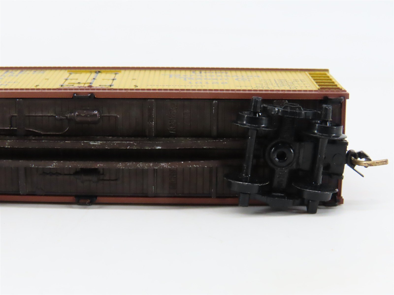 N Micro-Trains MTL URTC Land O'Lakes Sweet Cream Butter 40' Wood Reefer #10122