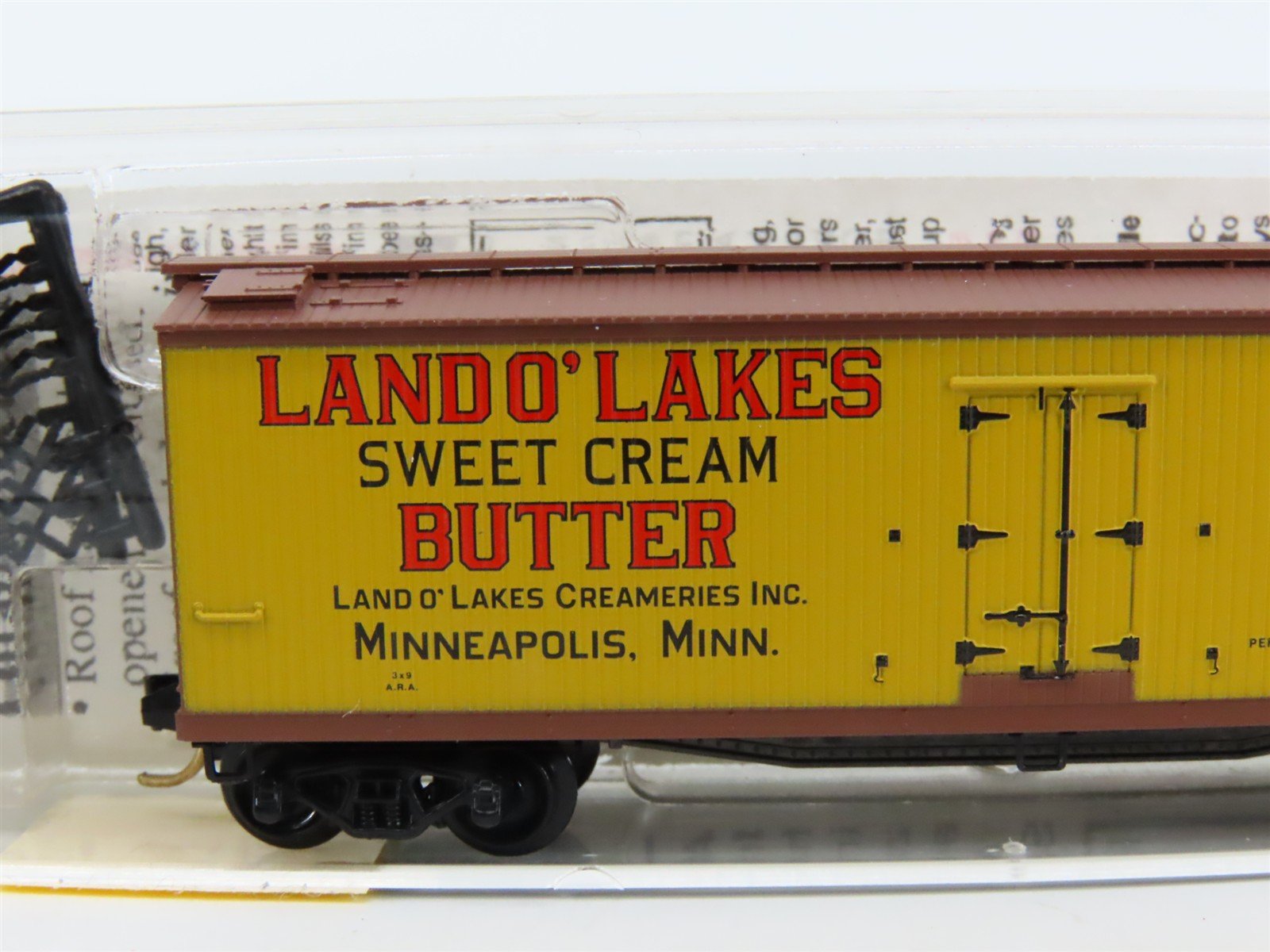 N Scale Micro-Trains MTL 49470 URTC Land O'Lakes Butter 40' Wood Reefer #10134